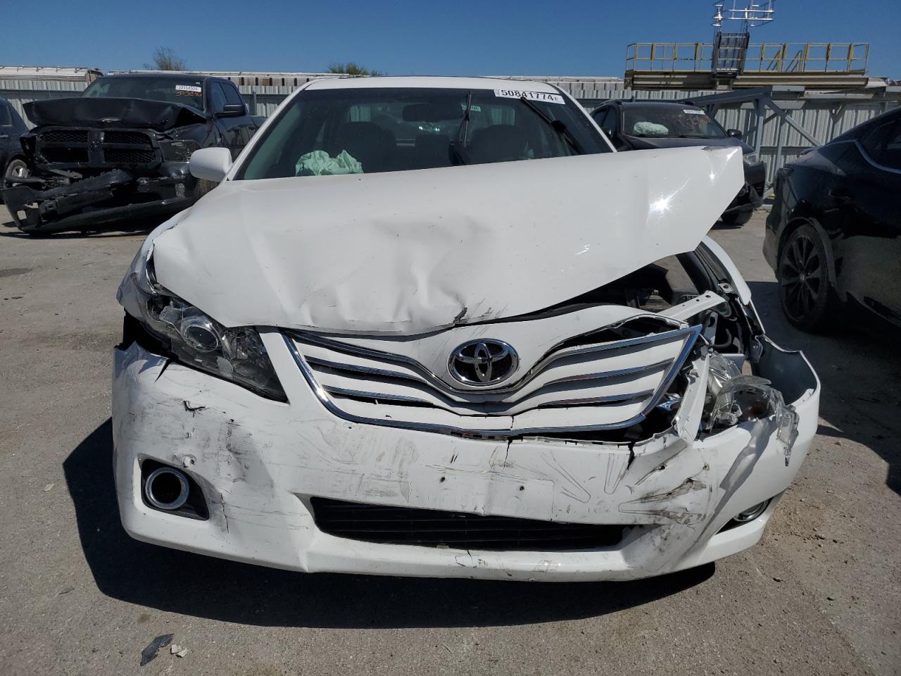 Photo 4 VIN: 4T4BF3EK9BR176528 - TOYOTA CAMRY 