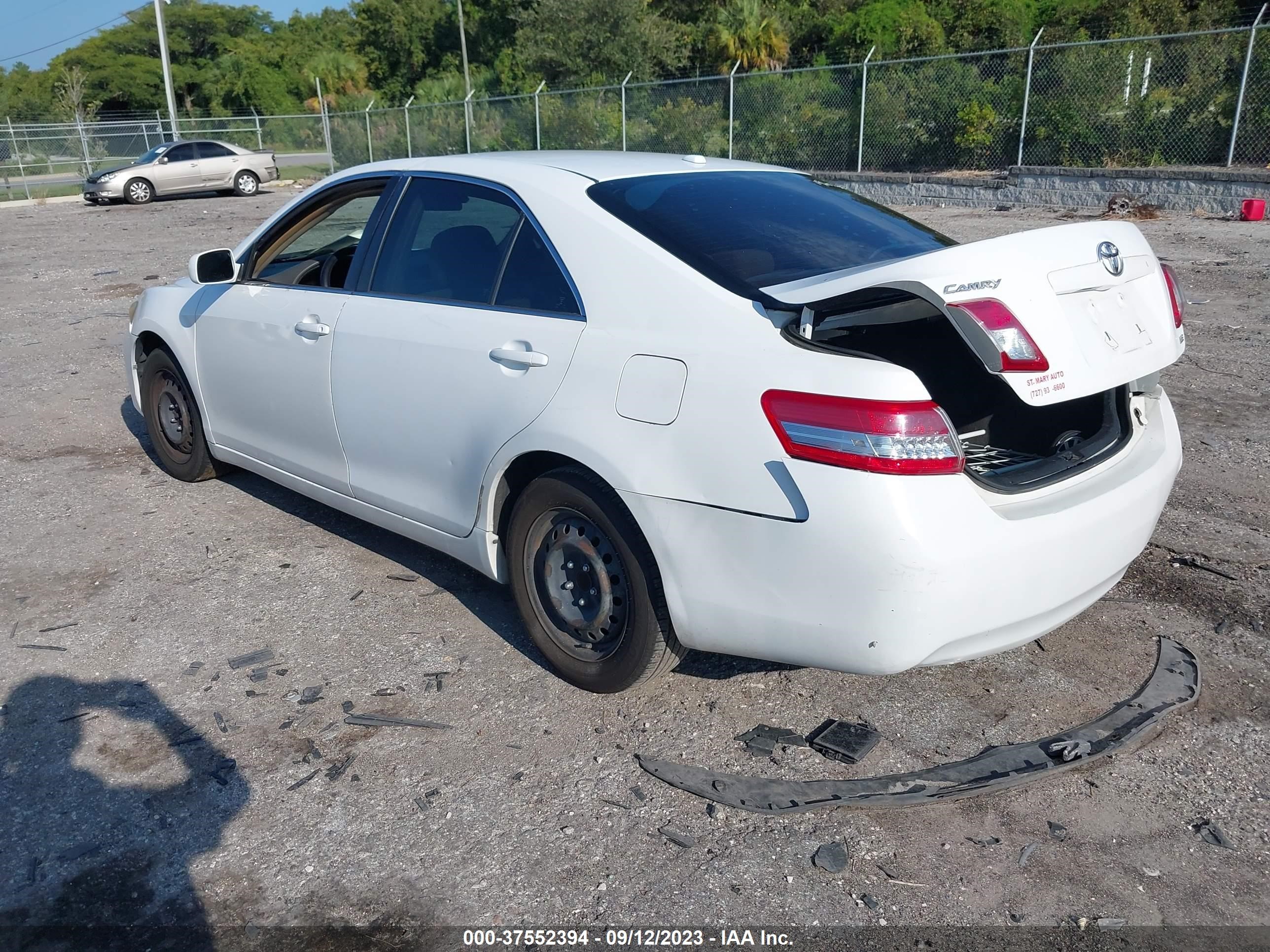 Photo 2 VIN: 4T4BF3EKXAR010677 - TOYOTA CAMRY 