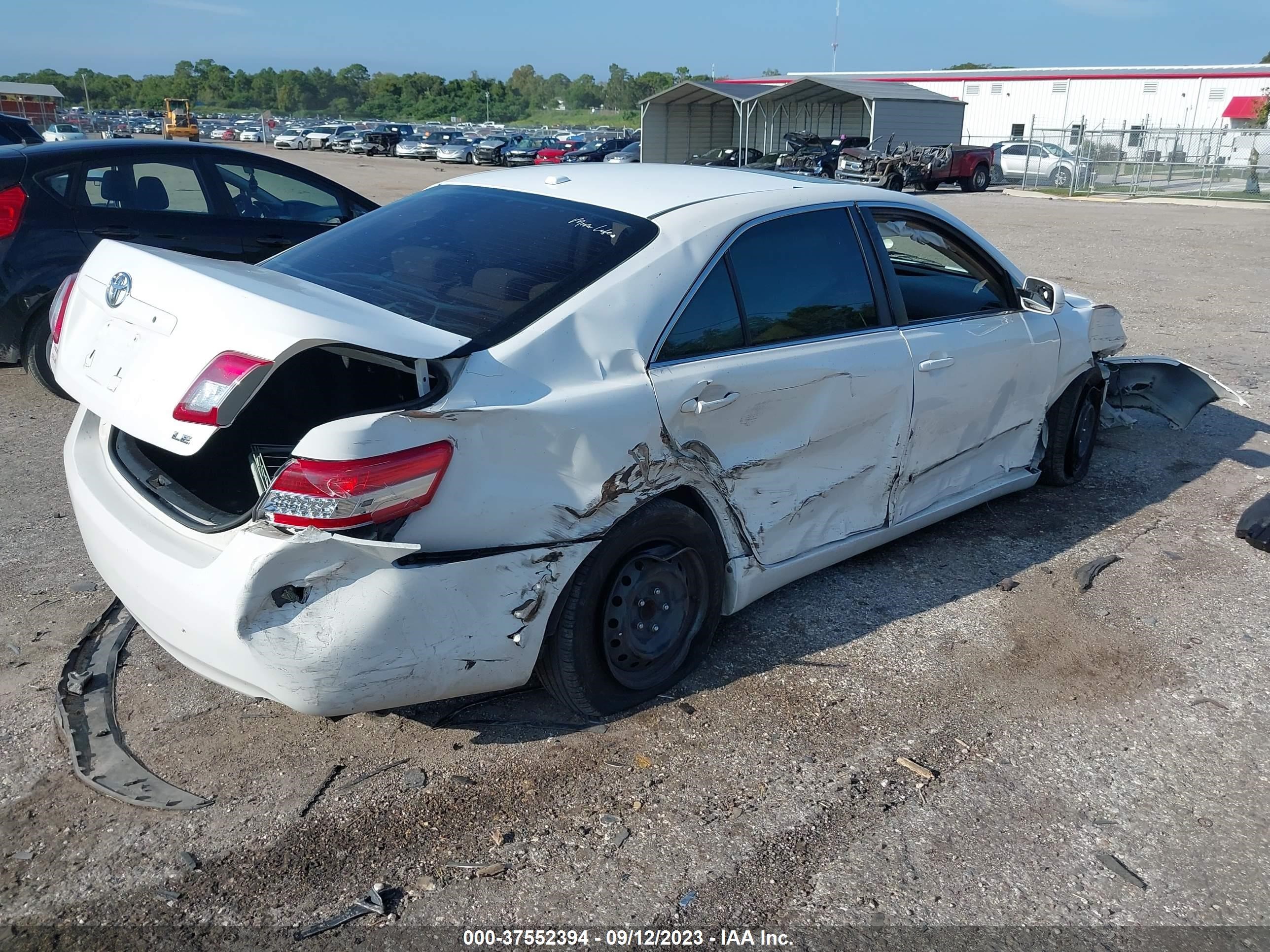 Photo 3 VIN: 4T4BF3EKXAR010677 - TOYOTA CAMRY 