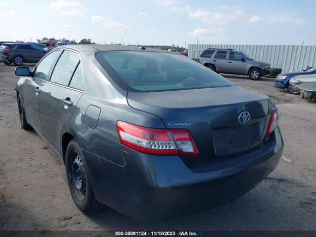 Photo 2 VIN: 4T4BF3EKXAR061869 - TOYOTA CAMRY 