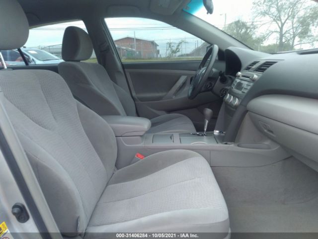 Photo 4 VIN: 4T4BF3EKXAR084682 - TOYOTA CAMRY 