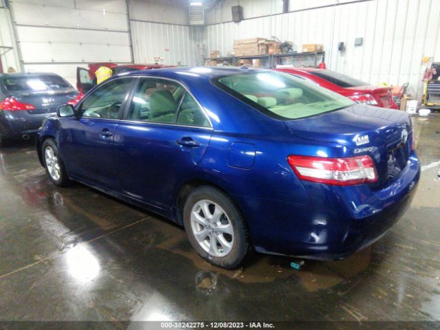 Photo 2 VIN: 4T4BF3EKXBR102678 - TOYOTA CAMRY 