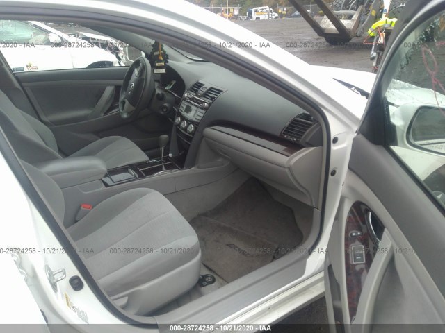 Photo 4 VIN: 4T4BF3EKXBR104561 - TOYOTA CAMRY 