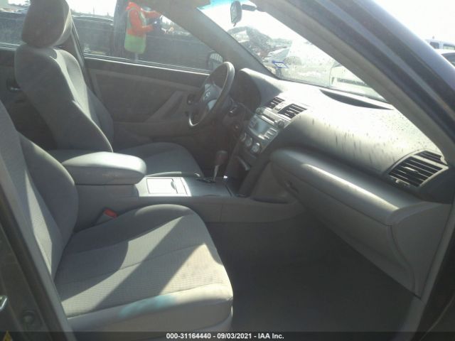 Photo 4 VIN: 4T4BF3EKXBR172908 - TOYOTA CAMRY 