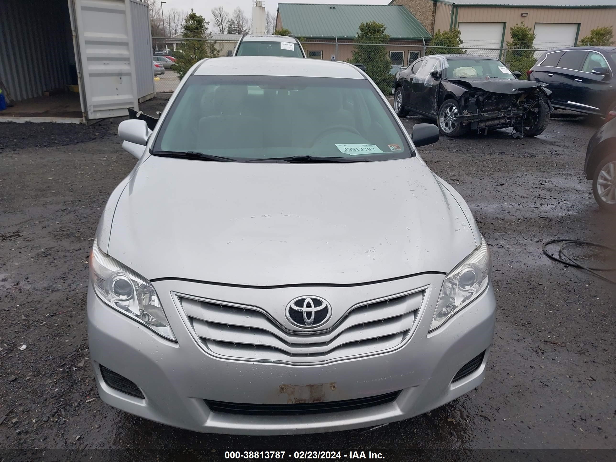 Photo 12 VIN: 4T4BF3EKXBR217913 - TOYOTA CAMRY 