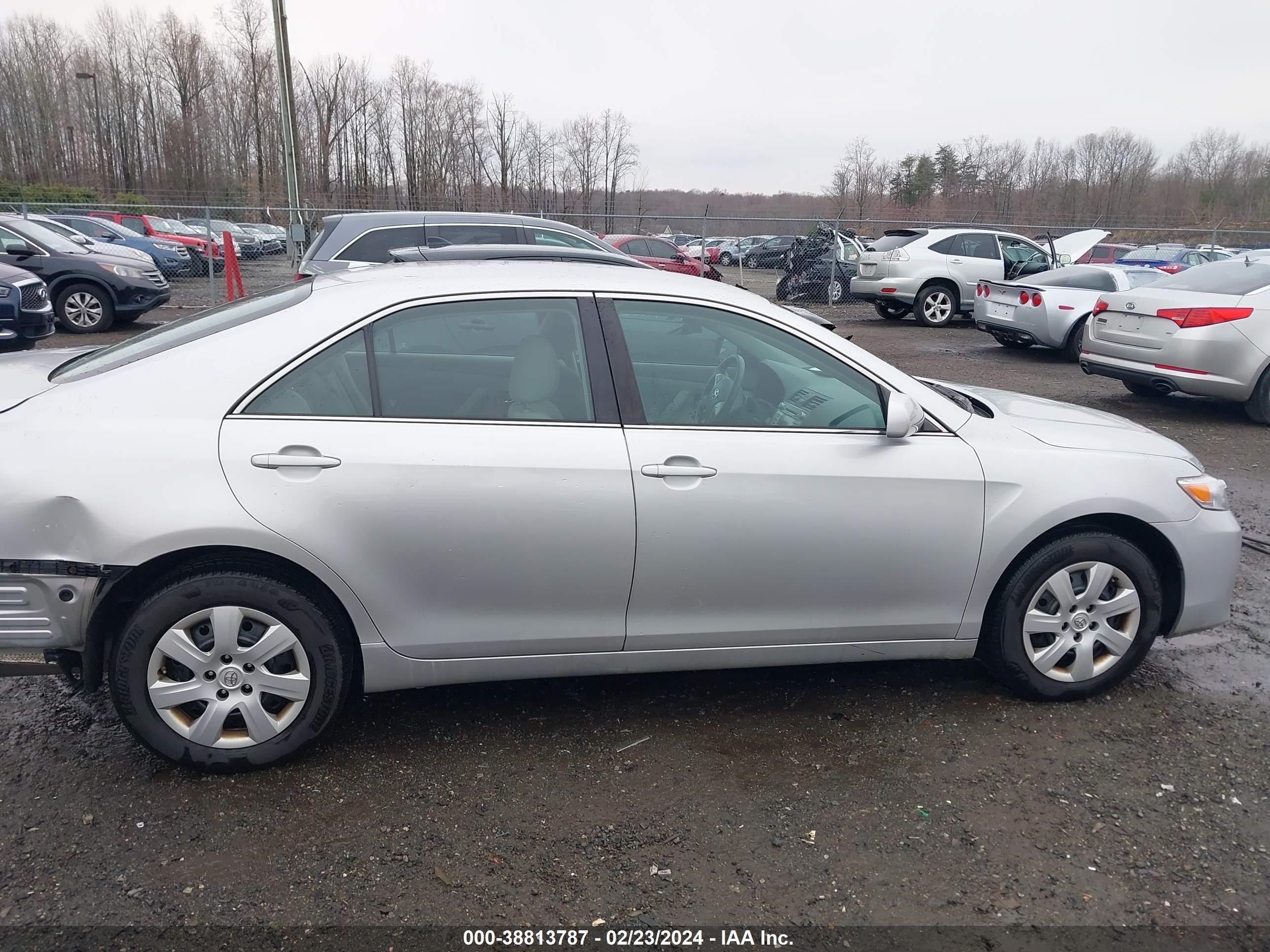 Photo 13 VIN: 4T4BF3EKXBR217913 - TOYOTA CAMRY 