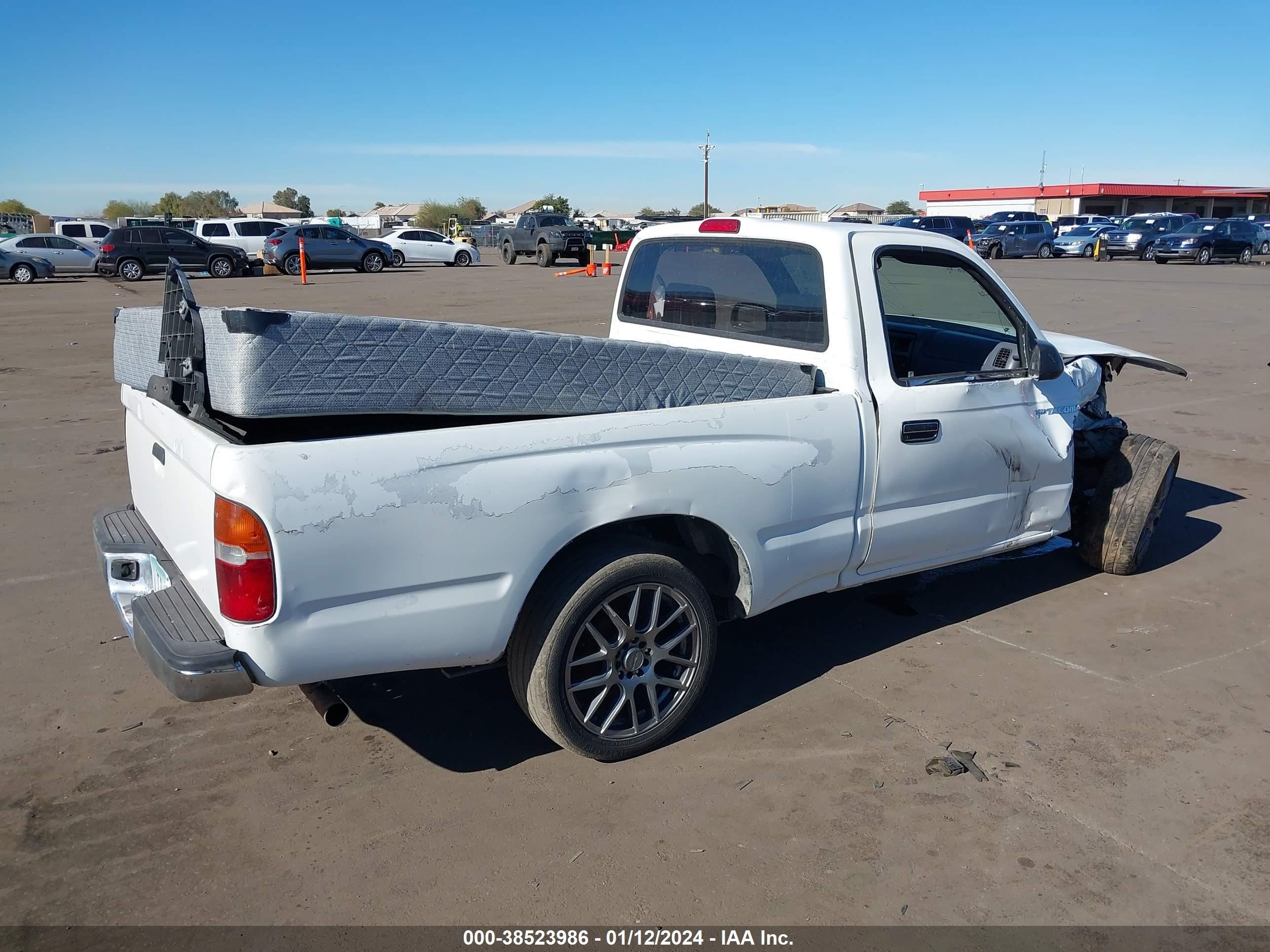 Photo 3 VIN: 4TANL42N1YZ624230 - TOYOTA TACOMA 