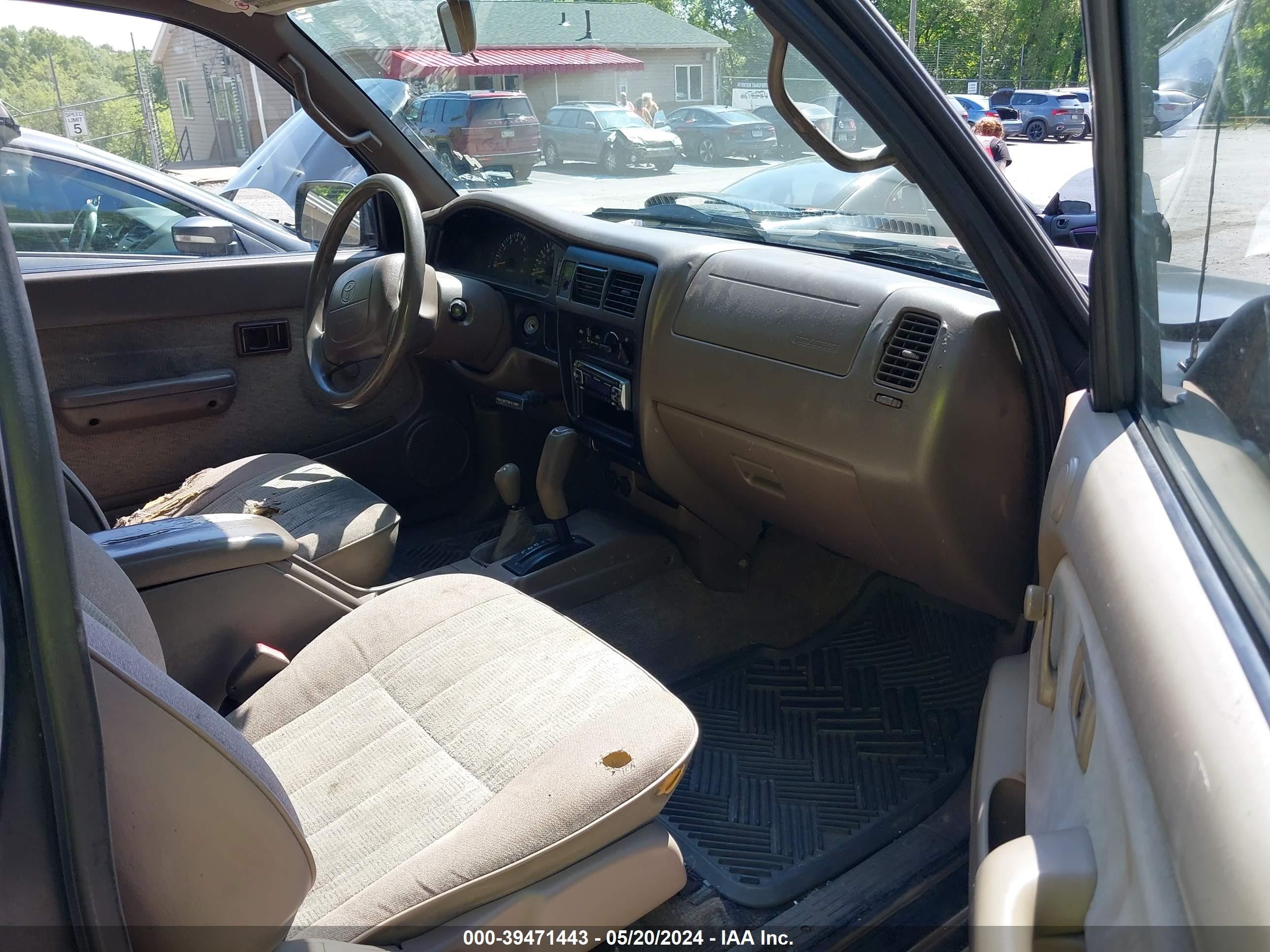 Photo 4 VIN: 4TAPM62N0XZ452045 - TOYOTA TACOMA 