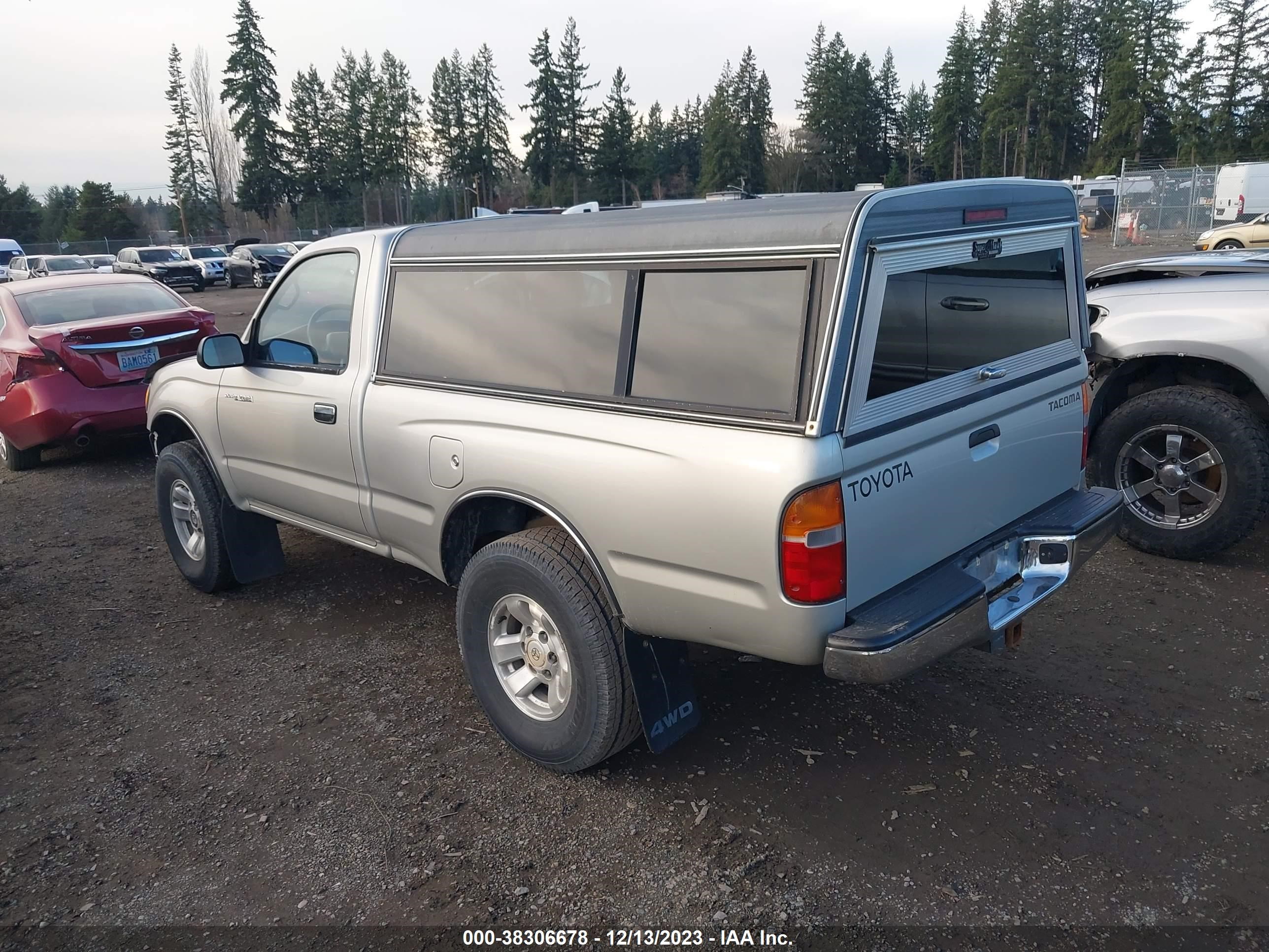 Photo 2 VIN: 4TAPM62N3YZ665427 - TOYOTA TACOMA 