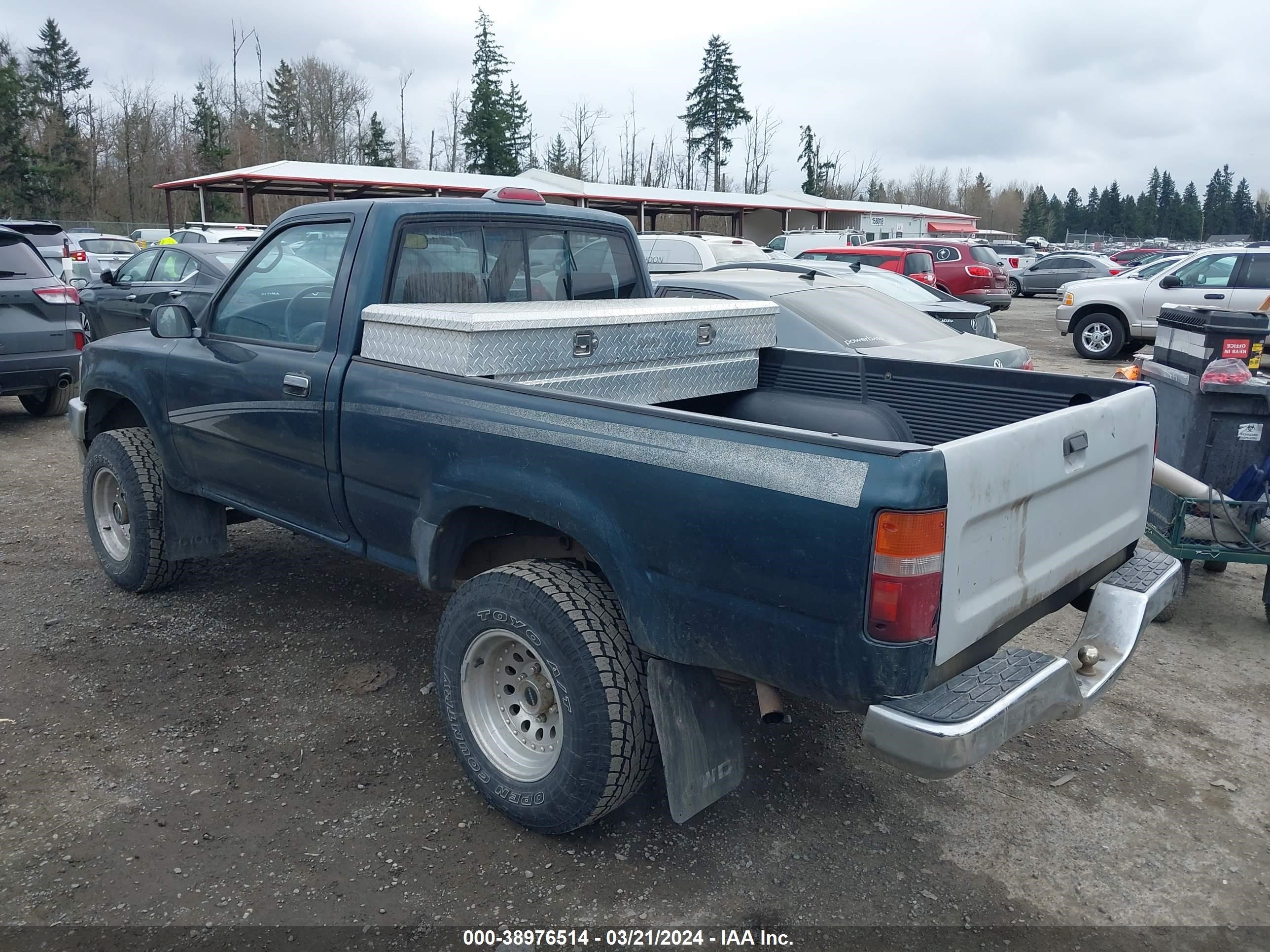 Photo 2 VIN: 4TARN01P1RZ161689 - TOYOTA PICKUP 