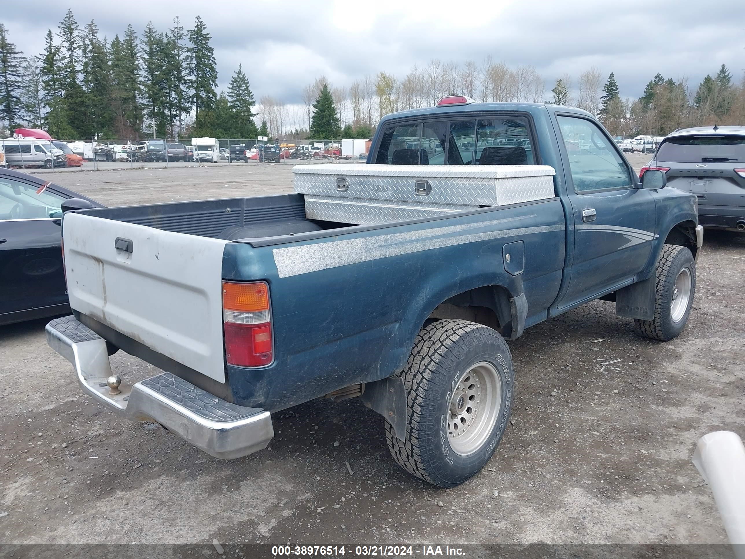 Photo 3 VIN: 4TARN01P1RZ161689 - TOYOTA PICKUP 