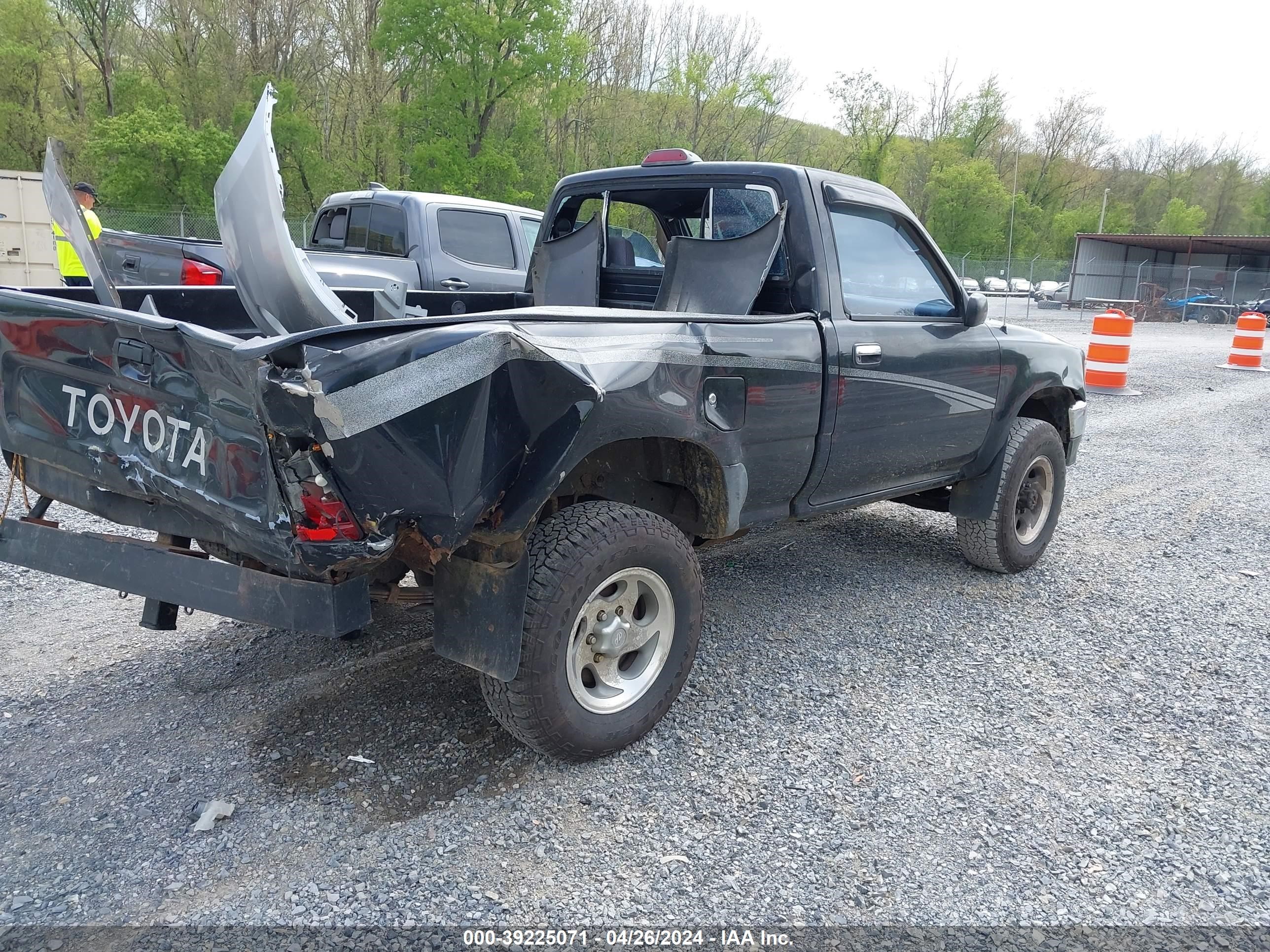 Photo 3 VIN: 4TARN01P8RZ212198 - TOYOTA PICKUP 