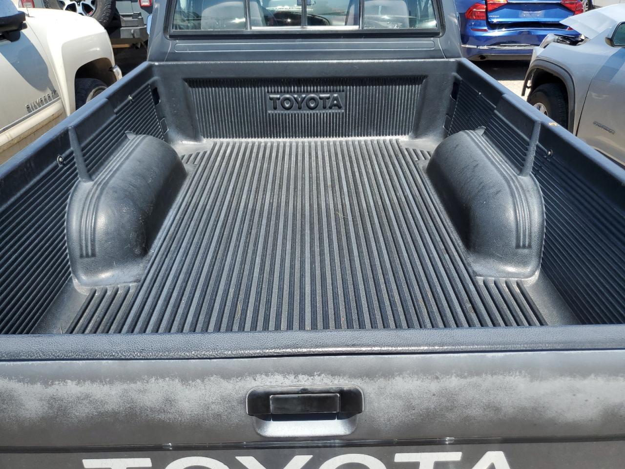 Photo 9 VIN: 4TARN01P9PZ059246 - TOYOTA PICKUP 