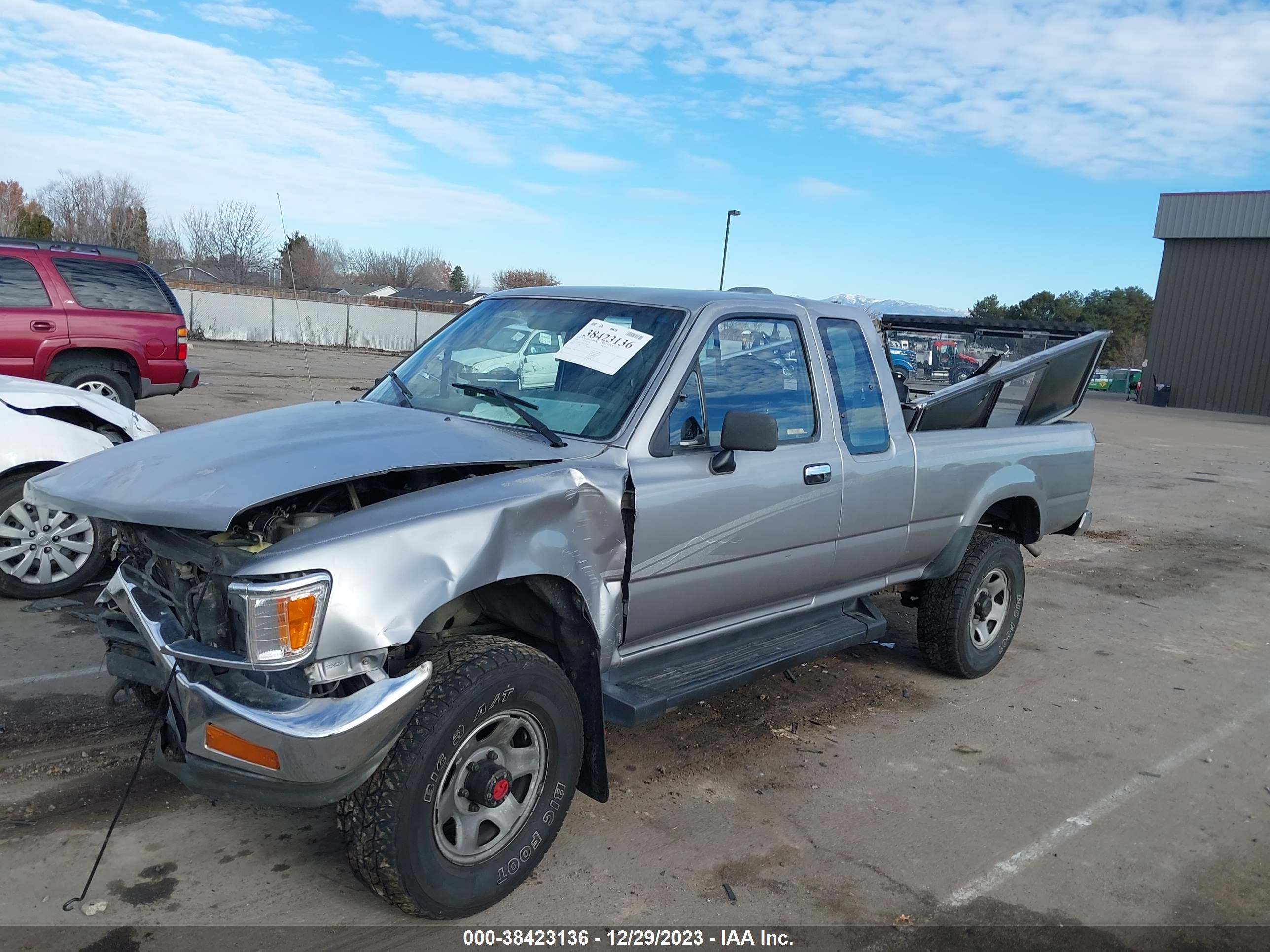 Photo 1 VIN: 4TARN13P1RZ179368 - TOYOTA PICKUP 