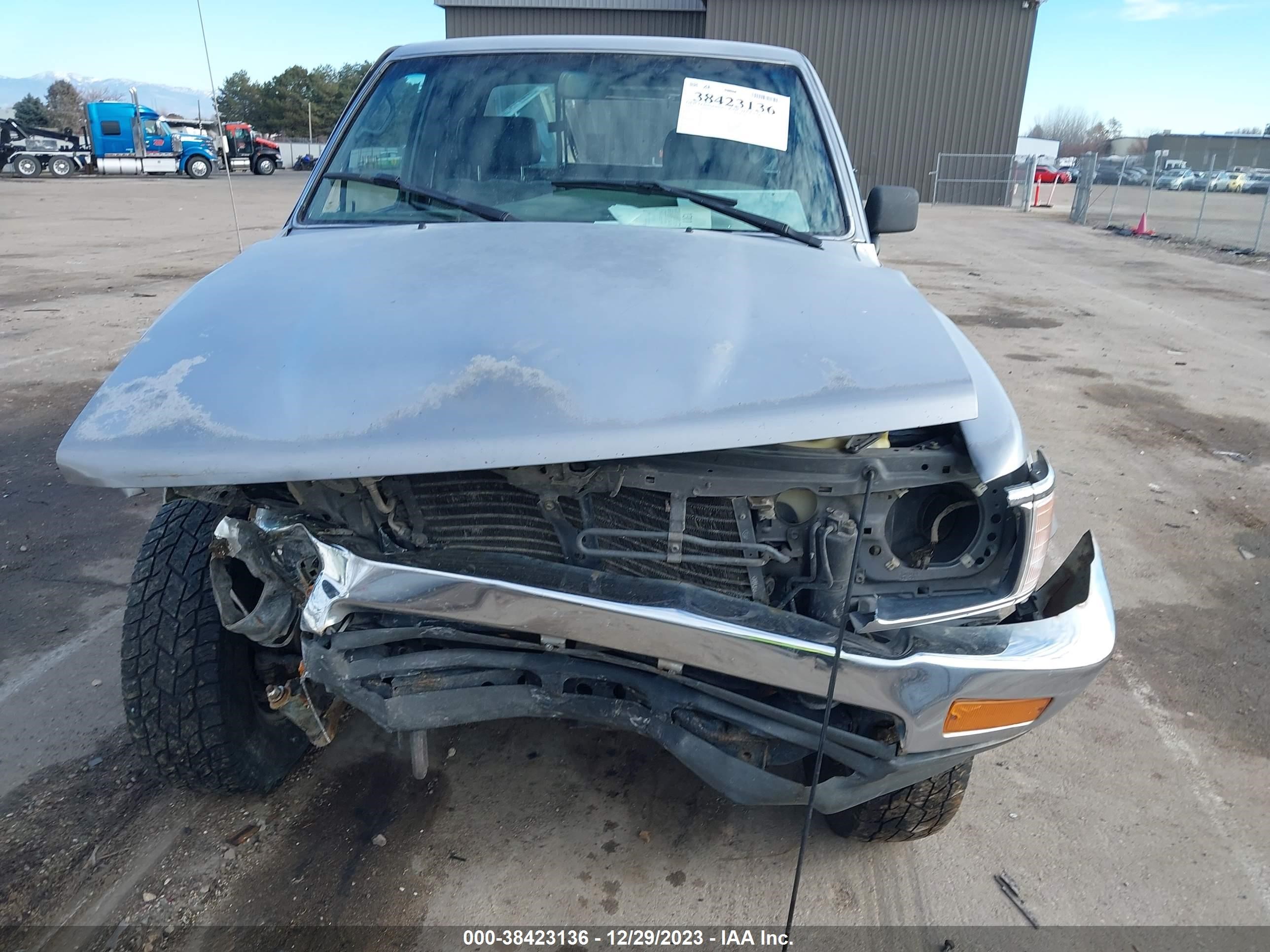 Photo 10 VIN: 4TARN13P1RZ179368 - TOYOTA PICKUP 