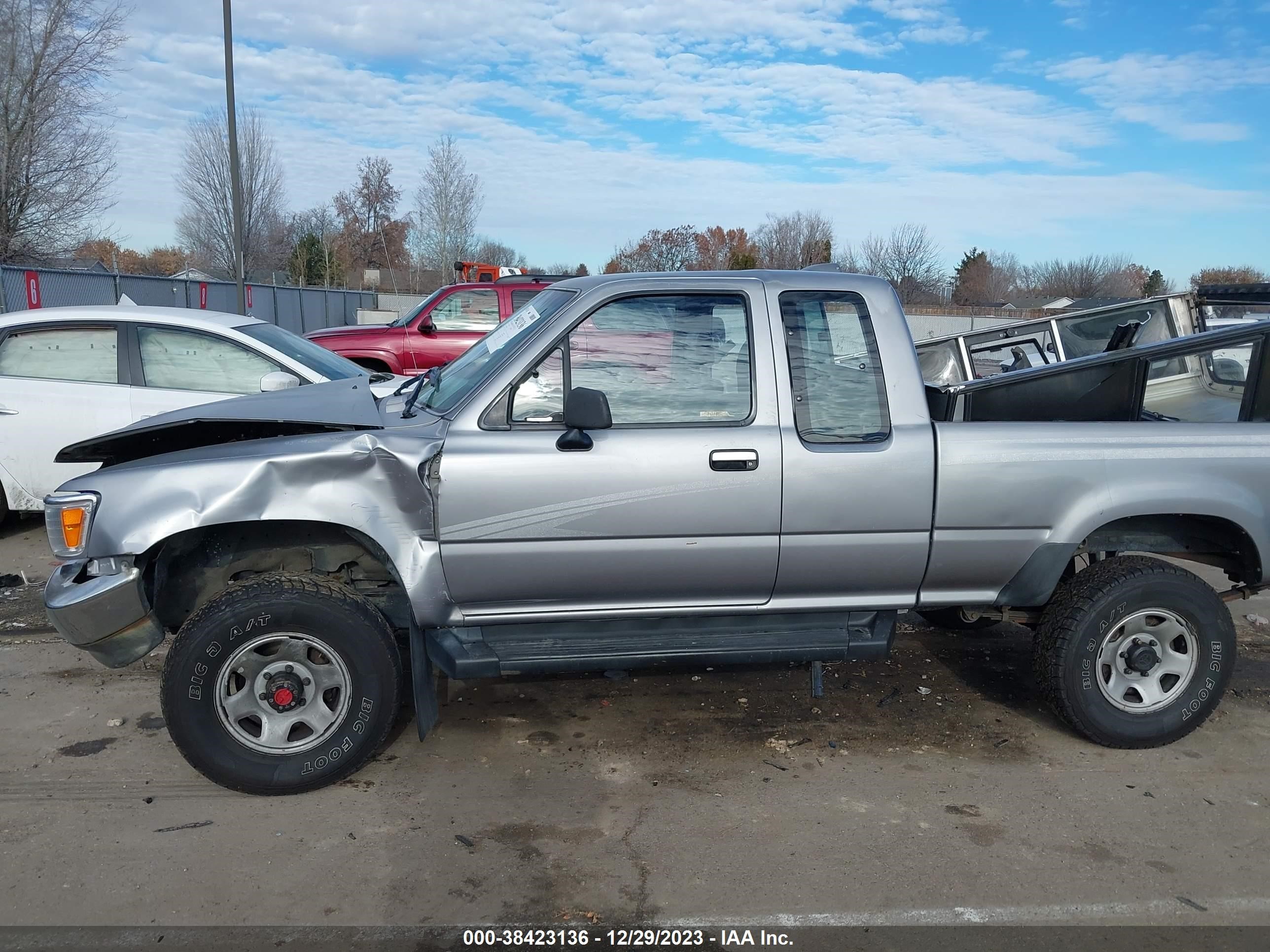 Photo 12 VIN: 4TARN13P1RZ179368 - TOYOTA PICKUP 