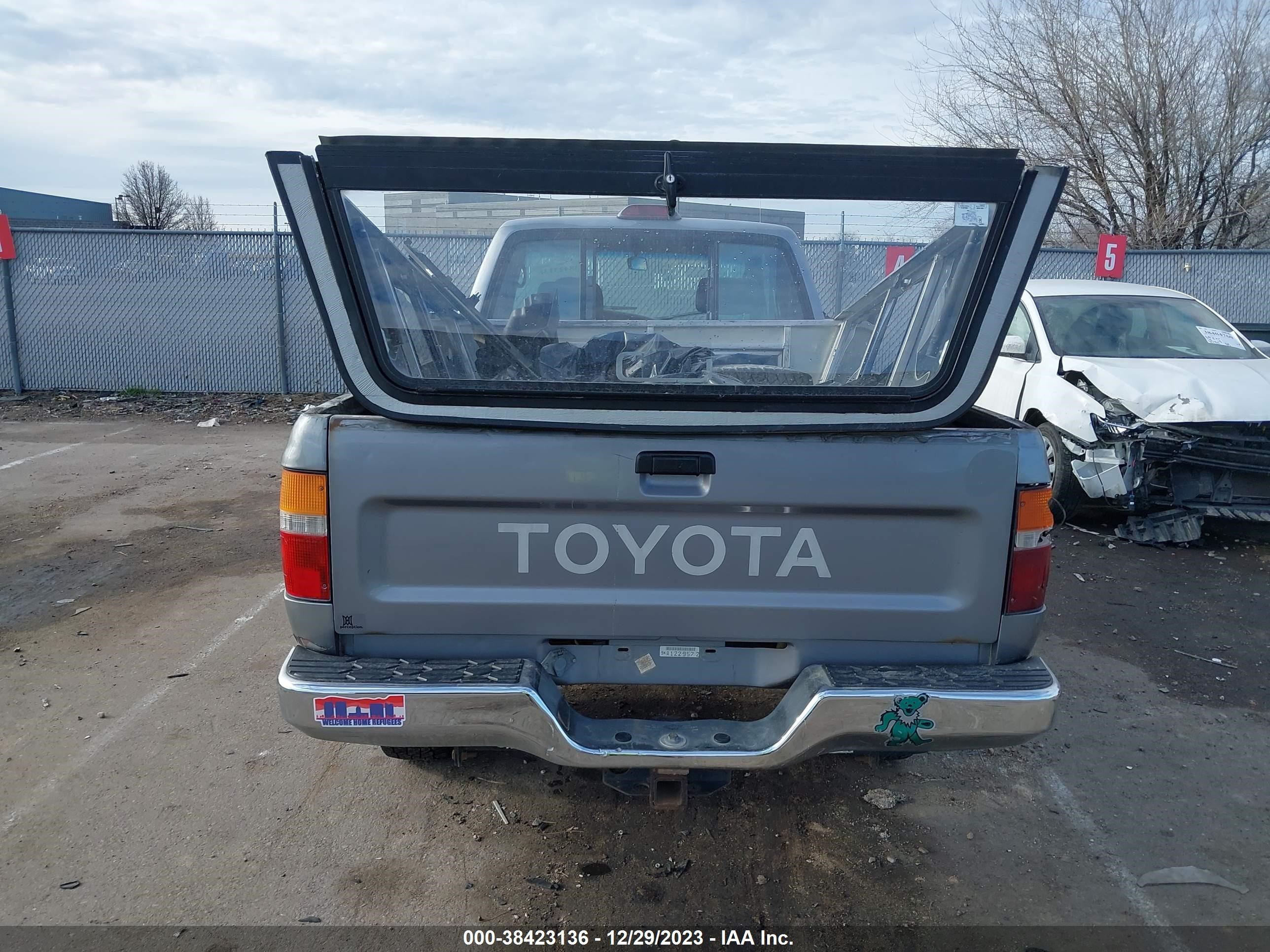 Photo 14 VIN: 4TARN13P1RZ179368 - TOYOTA PICKUP 