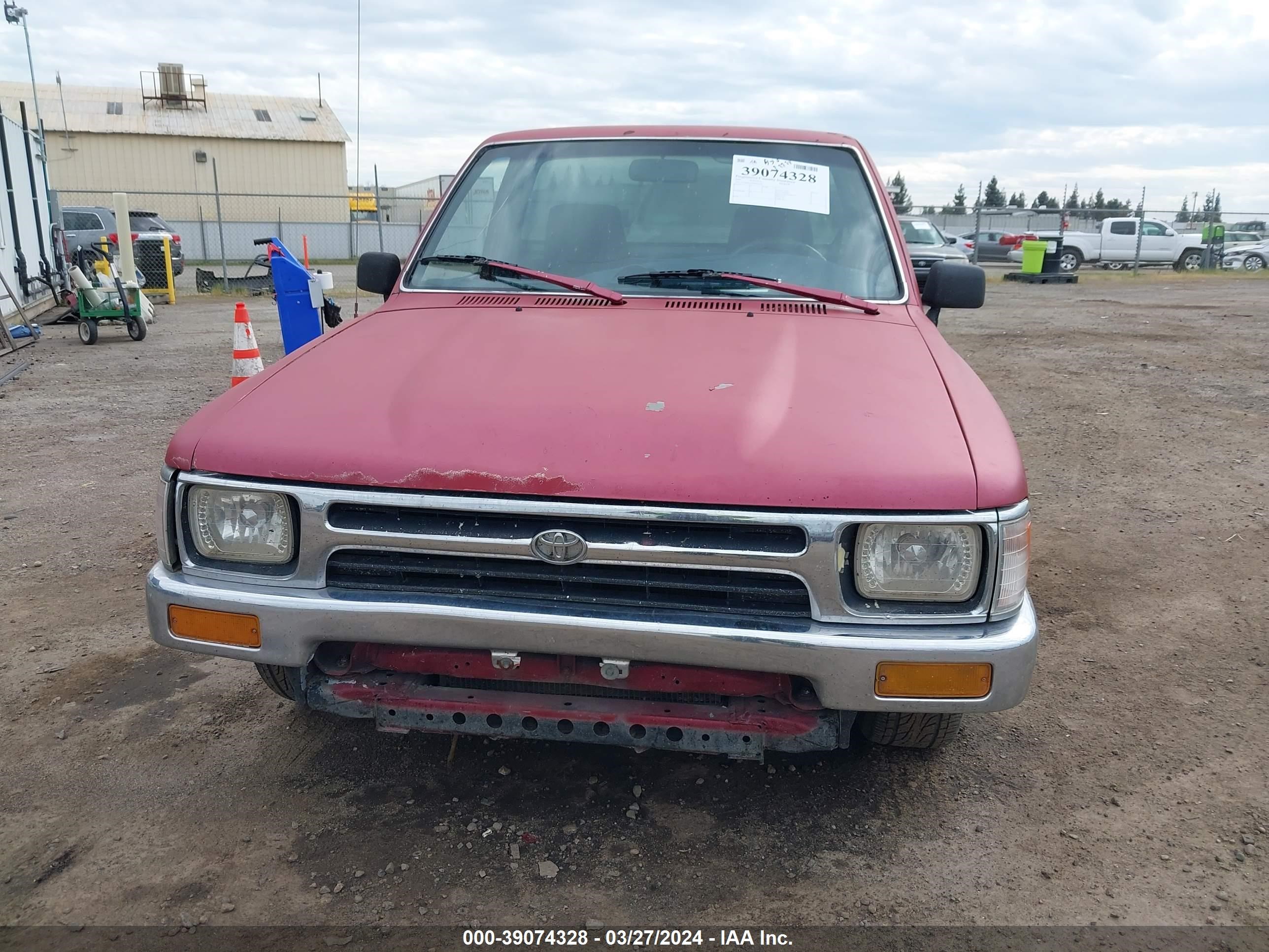 Photo 11 VIN: 4TARN81A0NZ001016 - TOYOTA PICKUP 