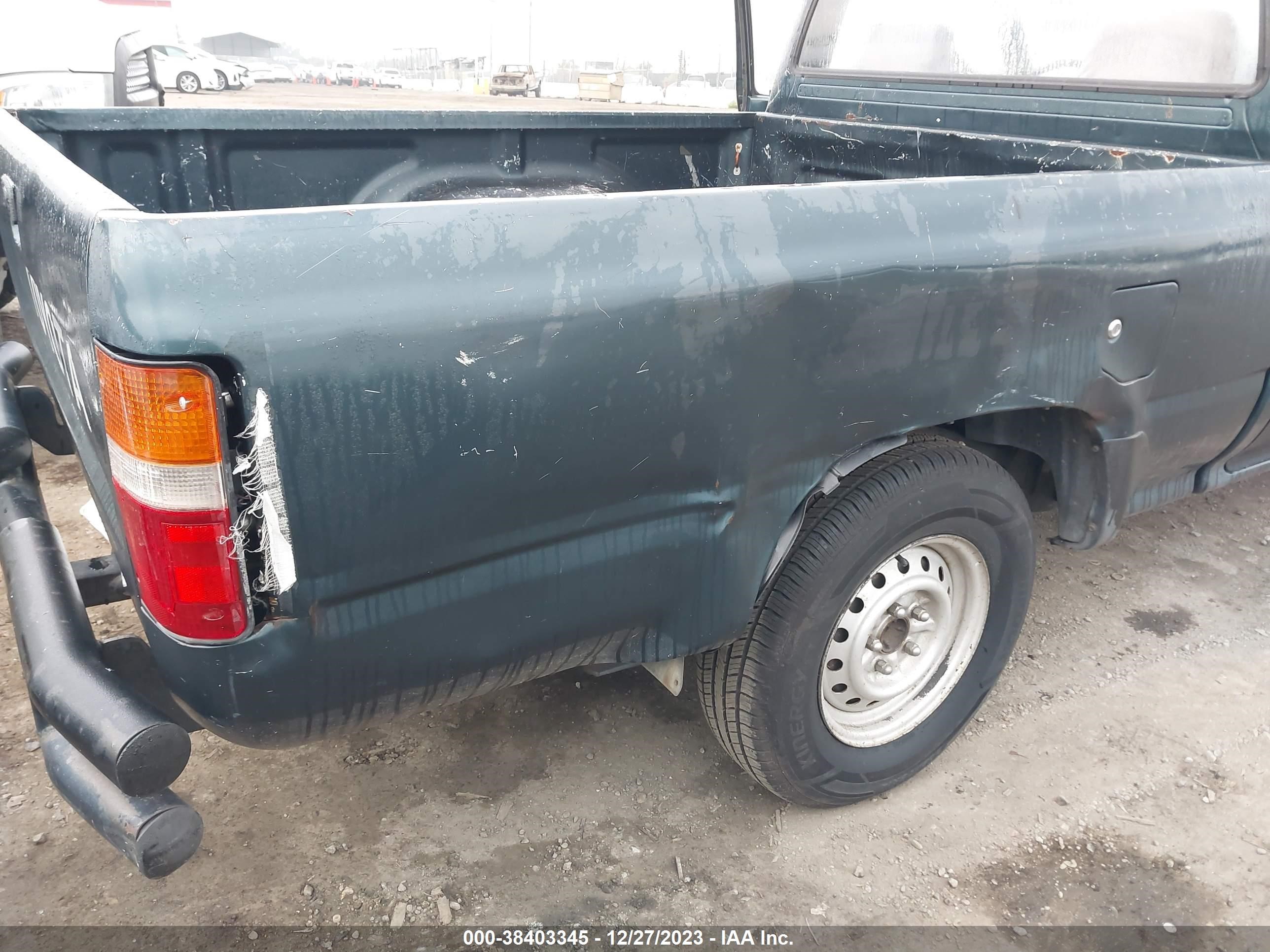 Photo 5 VIN: 4TARN81A3SZ324164 - TOYOTA PICKUP 