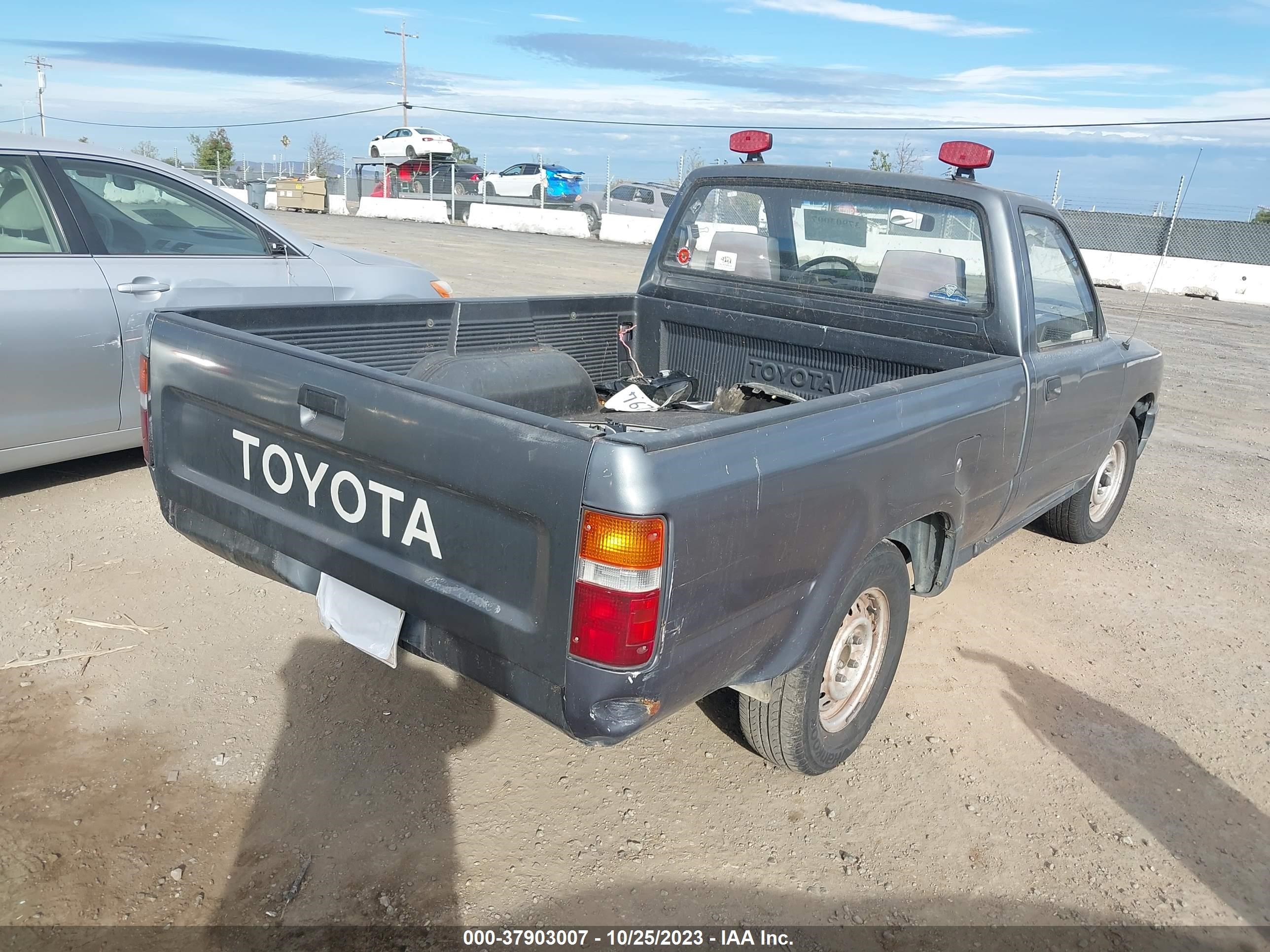 Photo 3 VIN: 4TARN81A6PZ070568 - TOYOTA PICKUP 