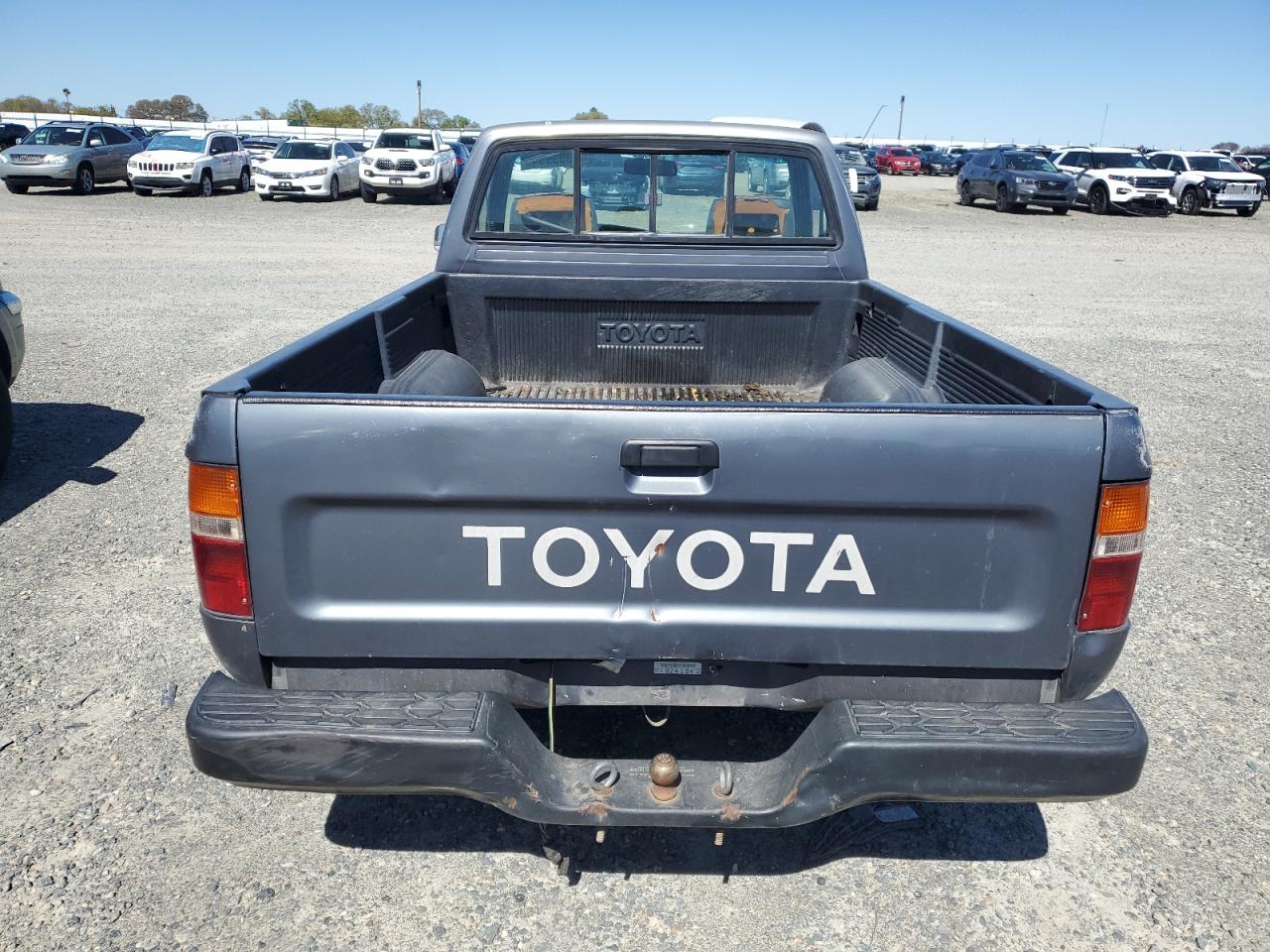 Photo 5 VIN: 4TARN81A9PZ126650 - TOYOTA PICKUP 