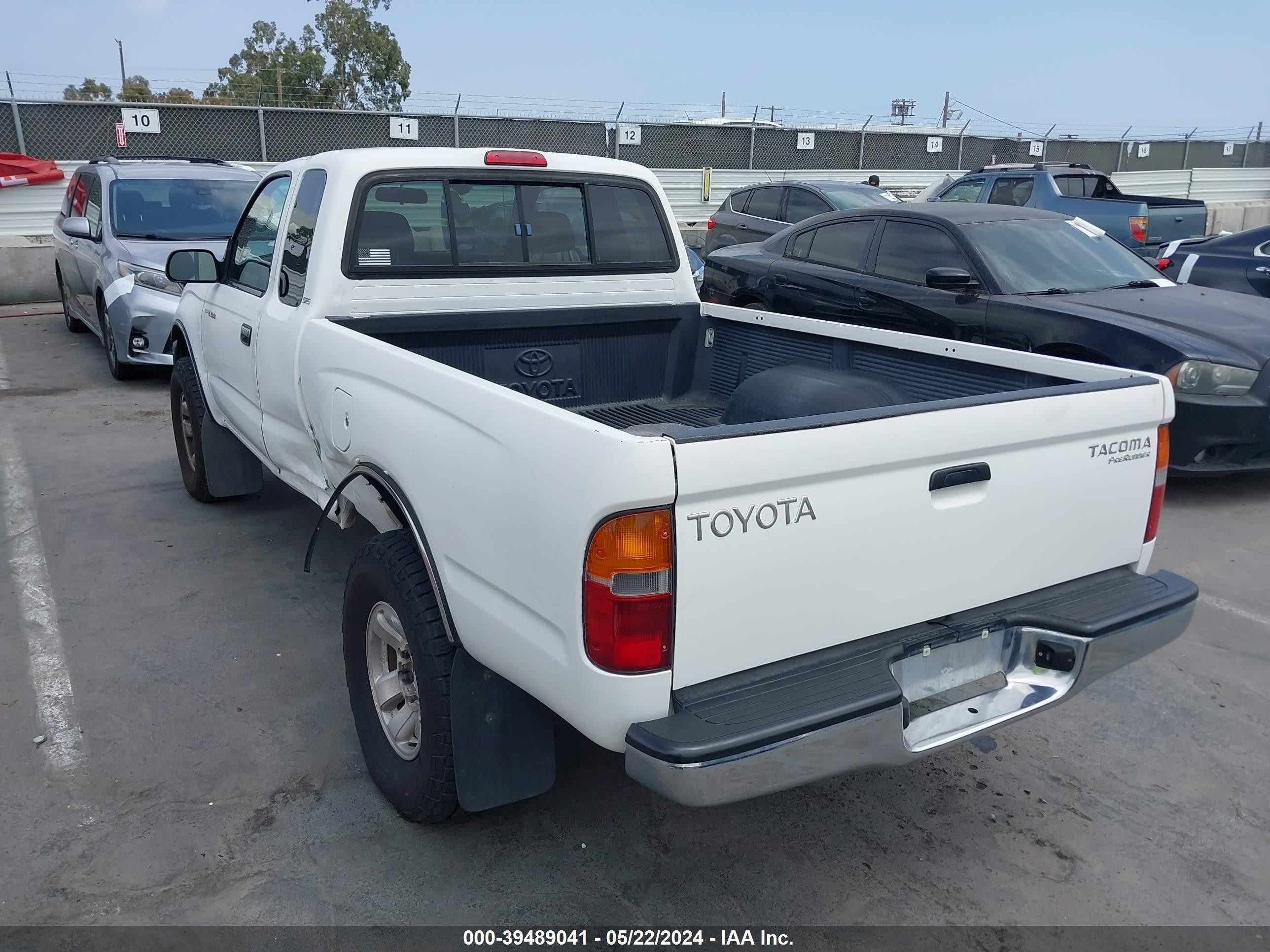 Photo 2 VIN: 4TASM92N6YZ677180 - TOYOTA TACOMA 