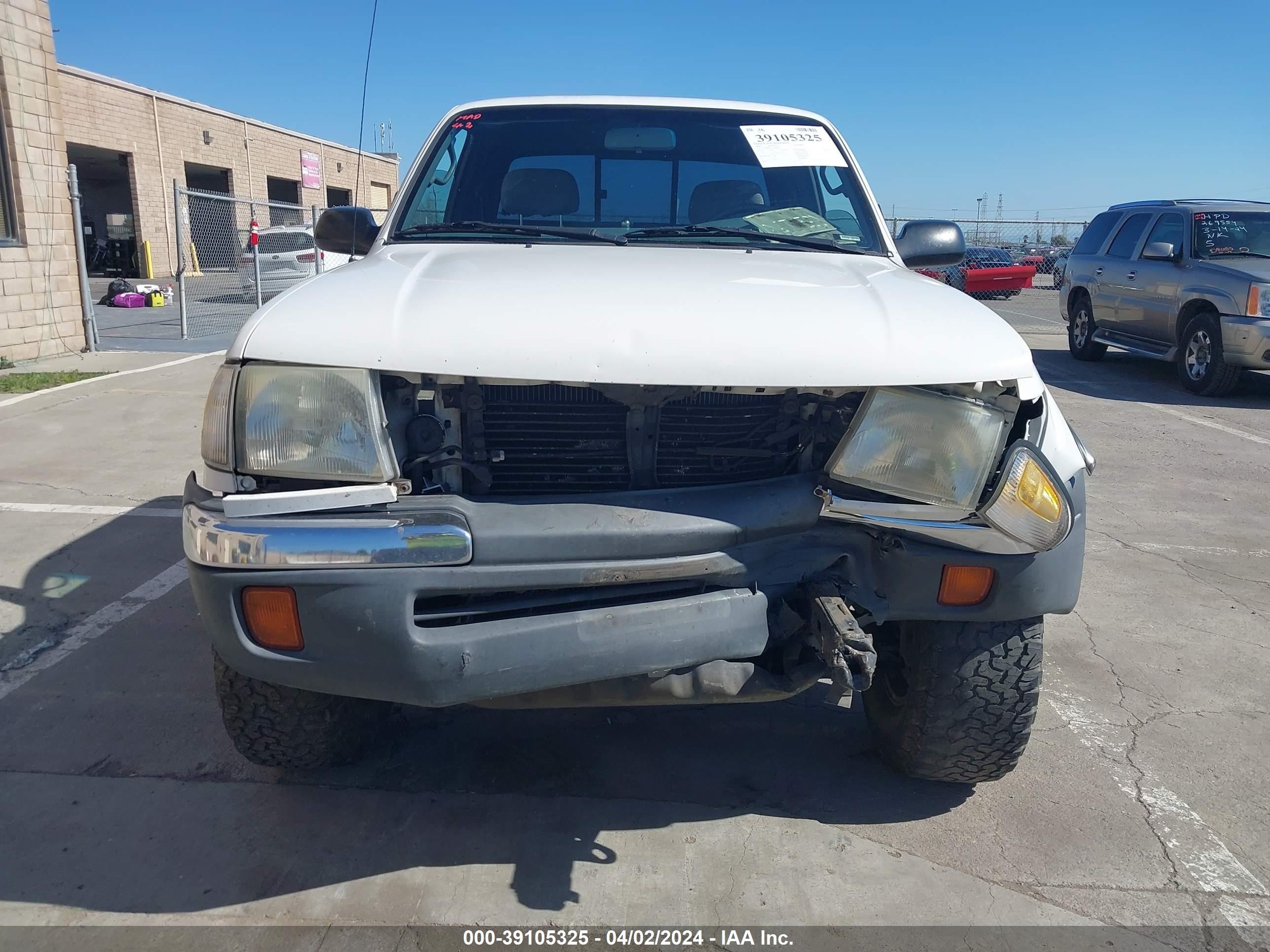 Photo 11 VIN: 4TASN92N4YZ604841 - TOYOTA TACOMA 