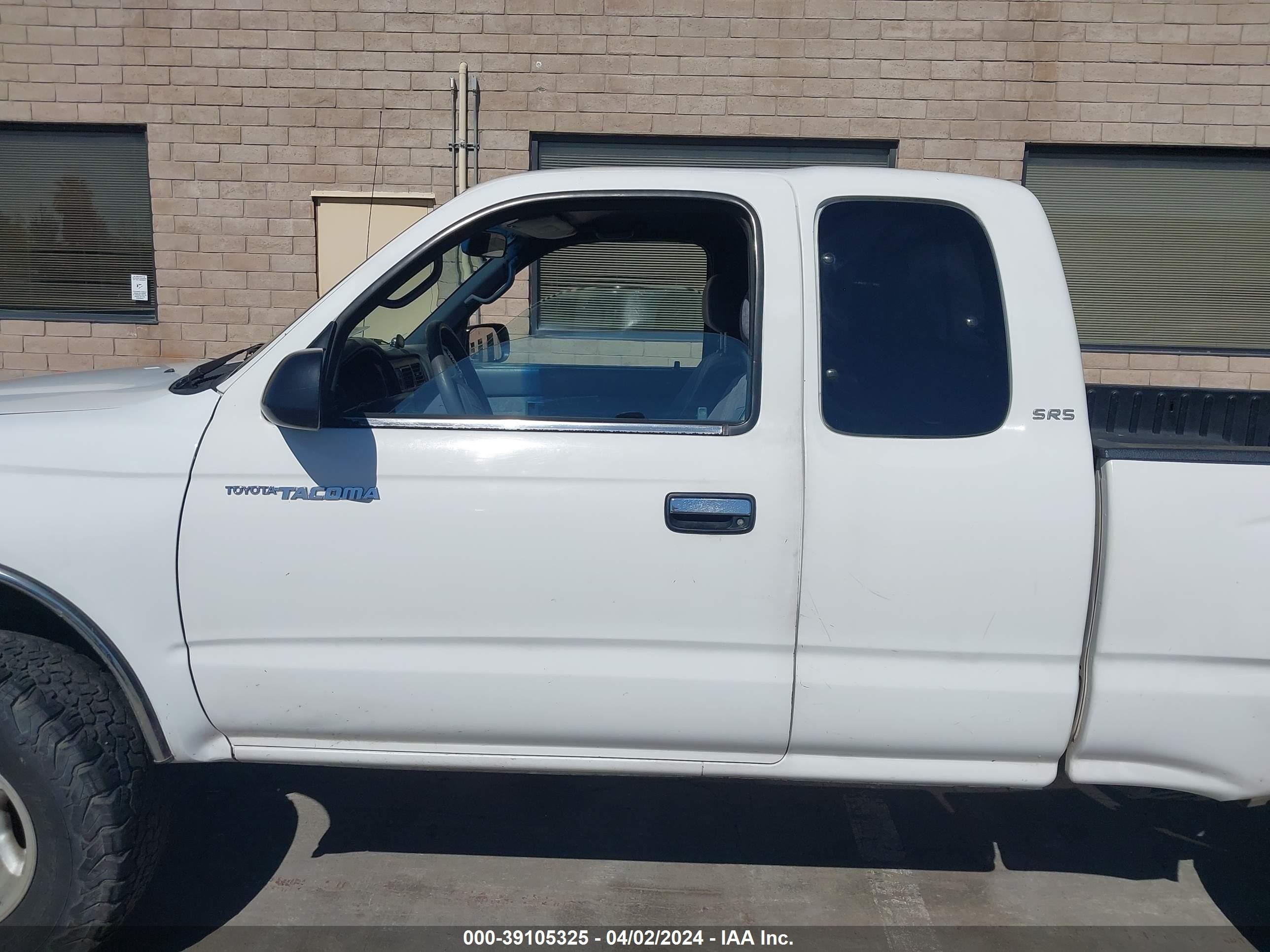 Photo 13 VIN: 4TASN92N4YZ604841 - TOYOTA TACOMA 