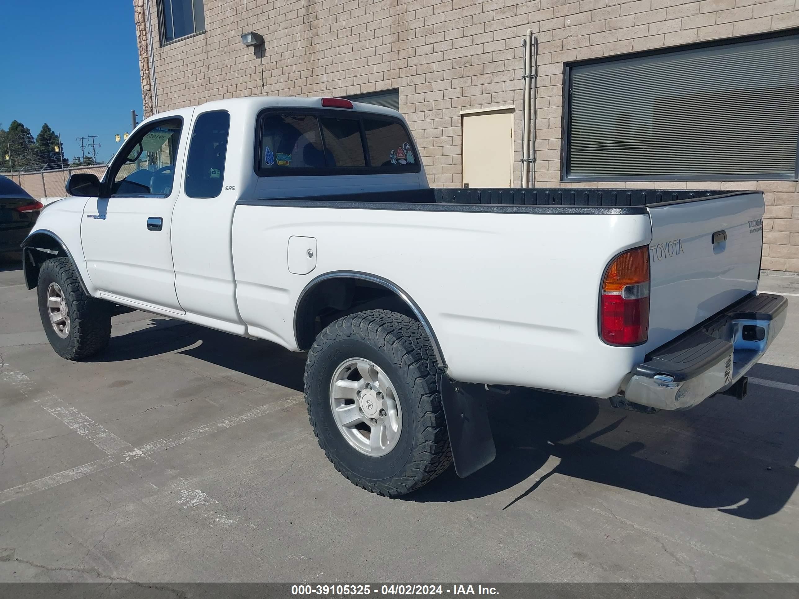 Photo 2 VIN: 4TASN92N4YZ604841 - TOYOTA TACOMA 