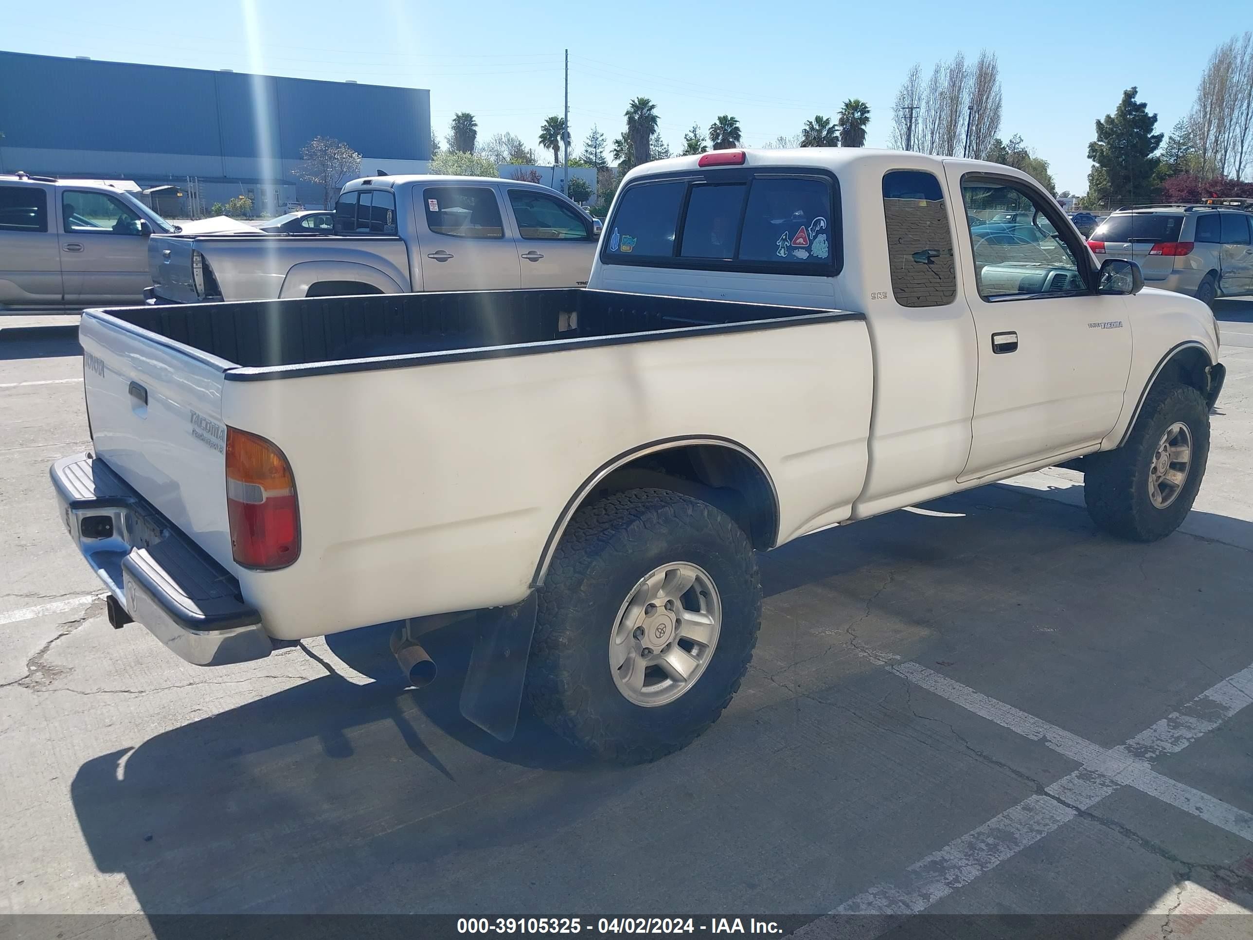 Photo 3 VIN: 4TASN92N4YZ604841 - TOYOTA TACOMA 