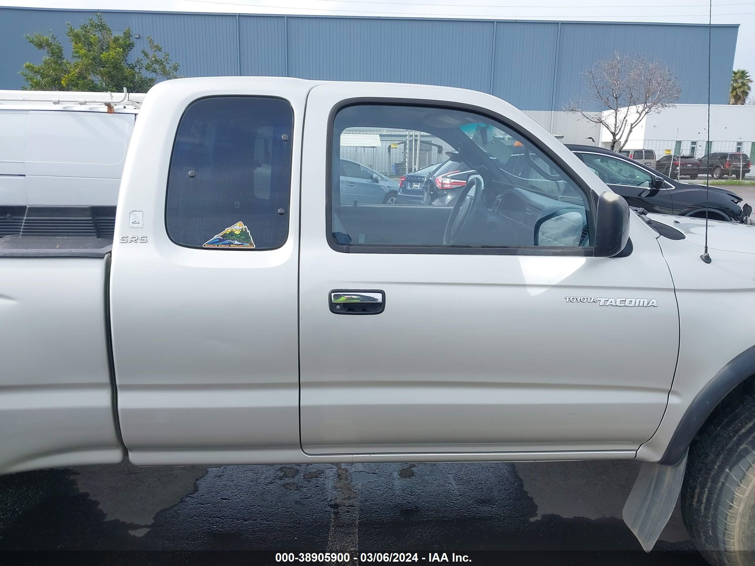 Photo 13 VIN: 4TASN92N8YZ607998 - TOYOTA TACOMA 