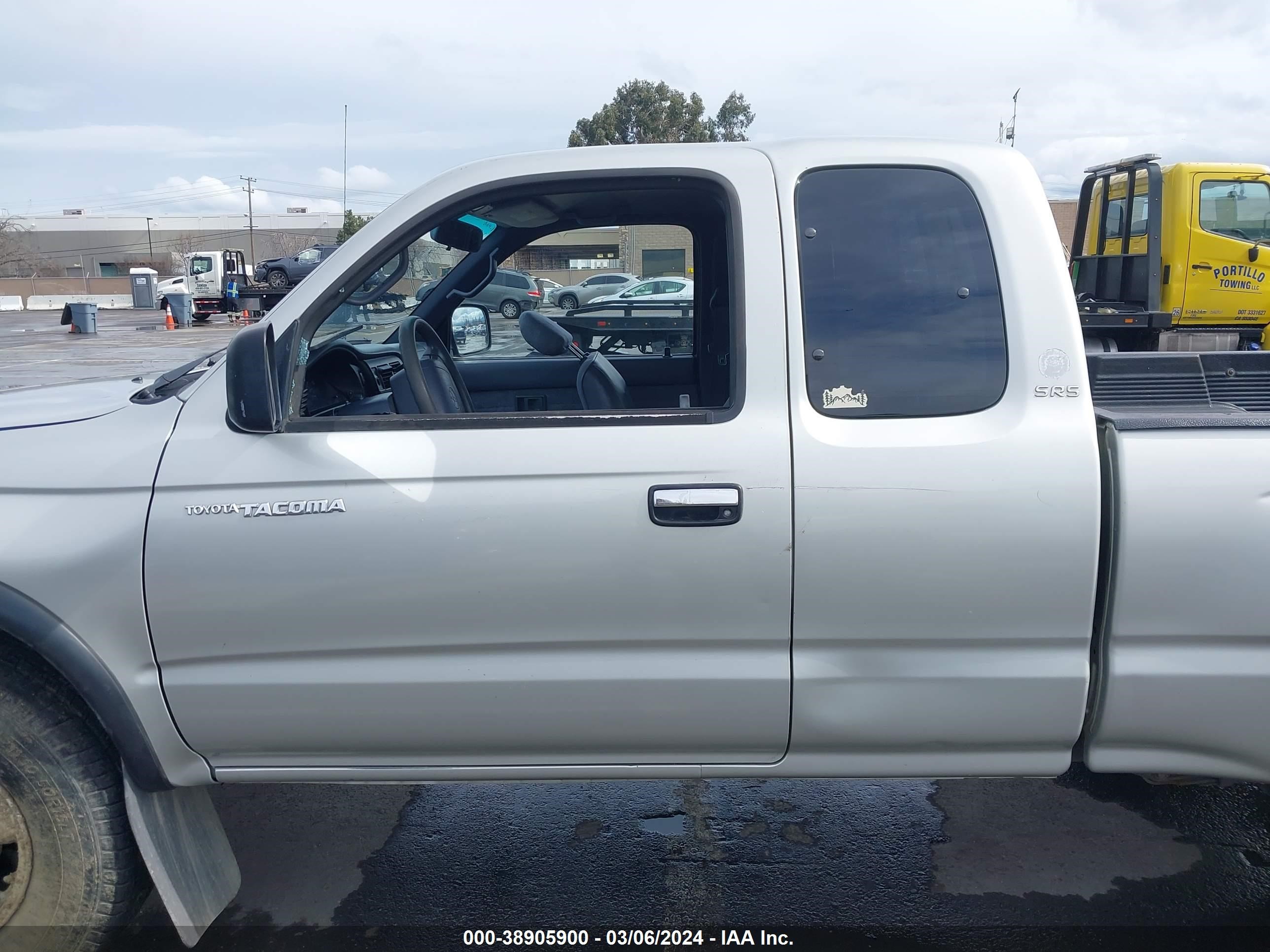 Photo 14 VIN: 4TASN92N8YZ607998 - TOYOTA TACOMA 