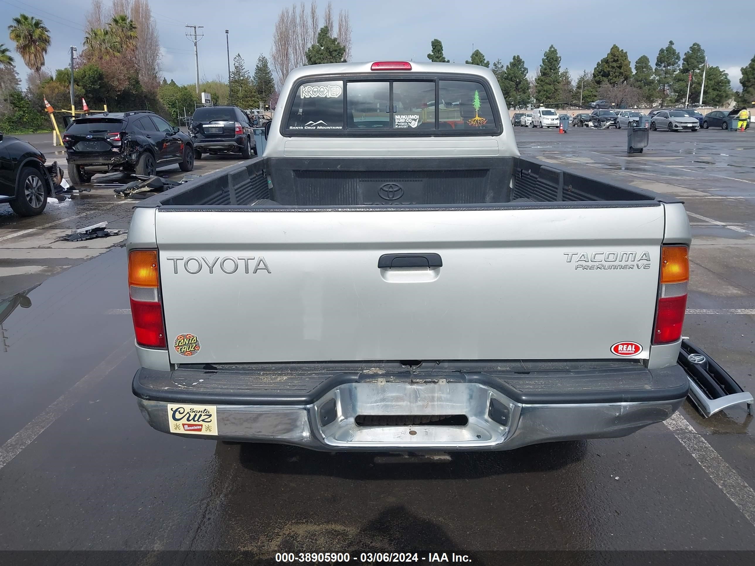 Photo 16 VIN: 4TASN92N8YZ607998 - TOYOTA TACOMA 