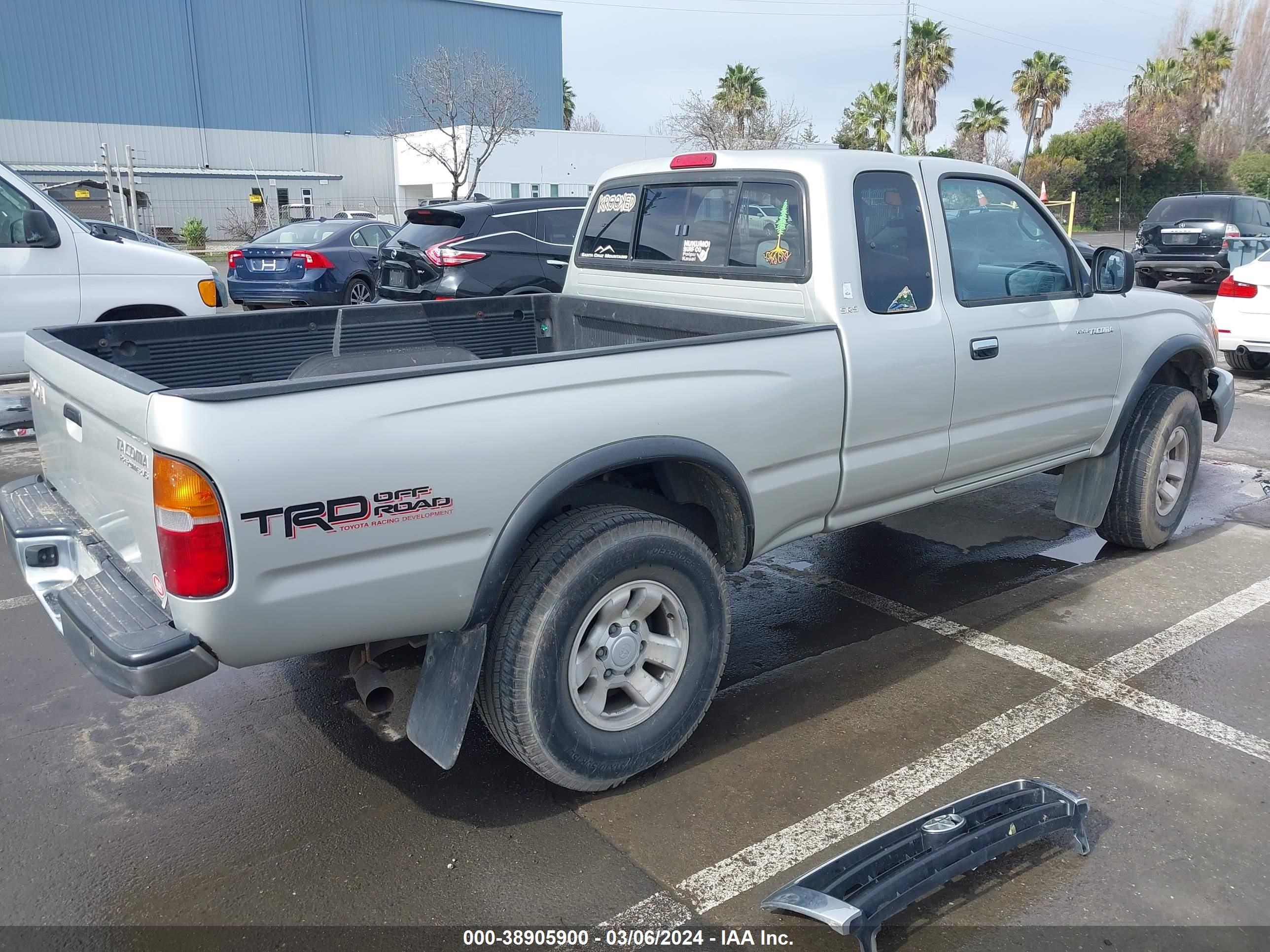 Photo 3 VIN: 4TASN92N8YZ607998 - TOYOTA TACOMA 