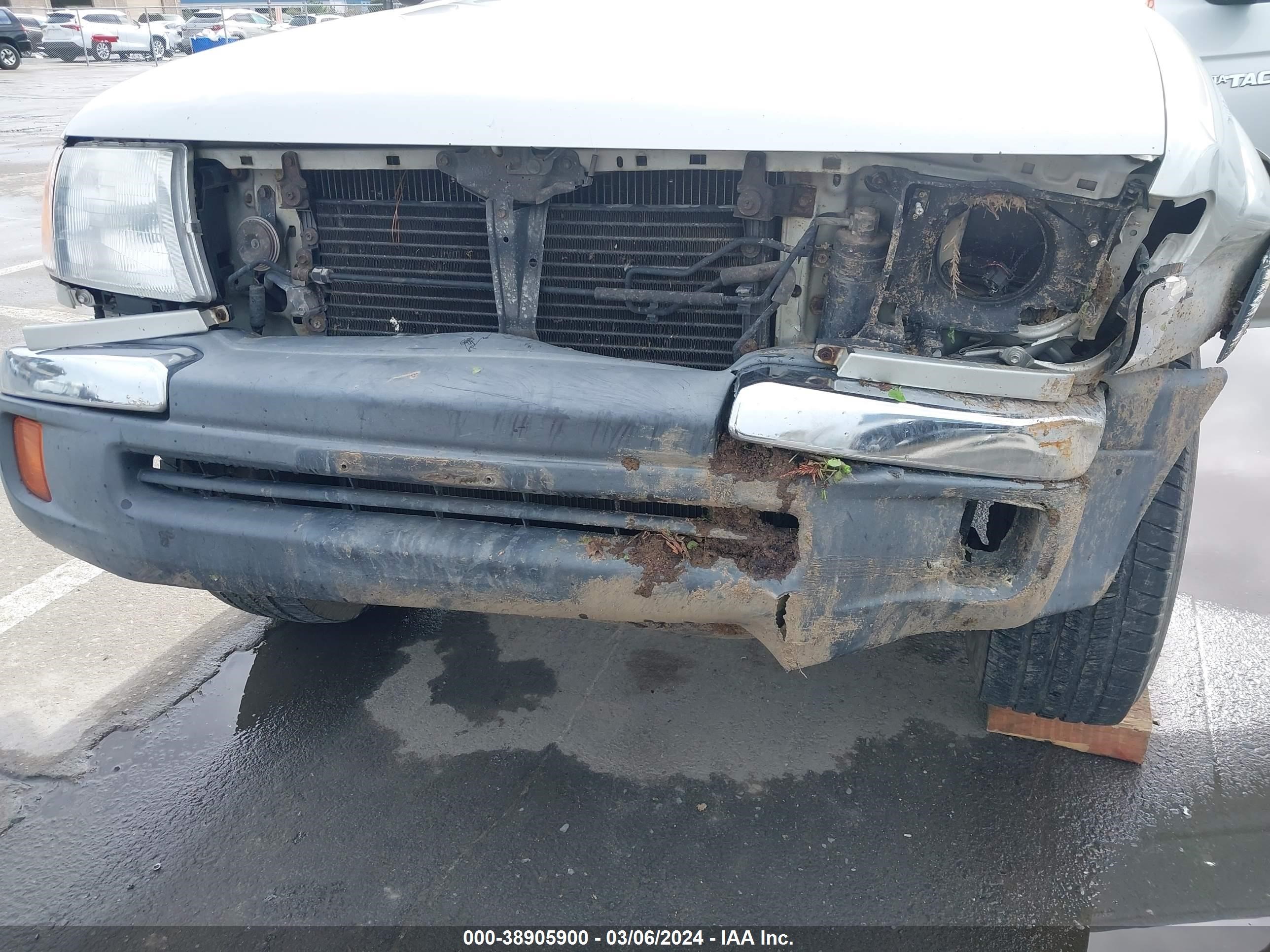 Photo 5 VIN: 4TASN92N8YZ607998 - TOYOTA TACOMA 