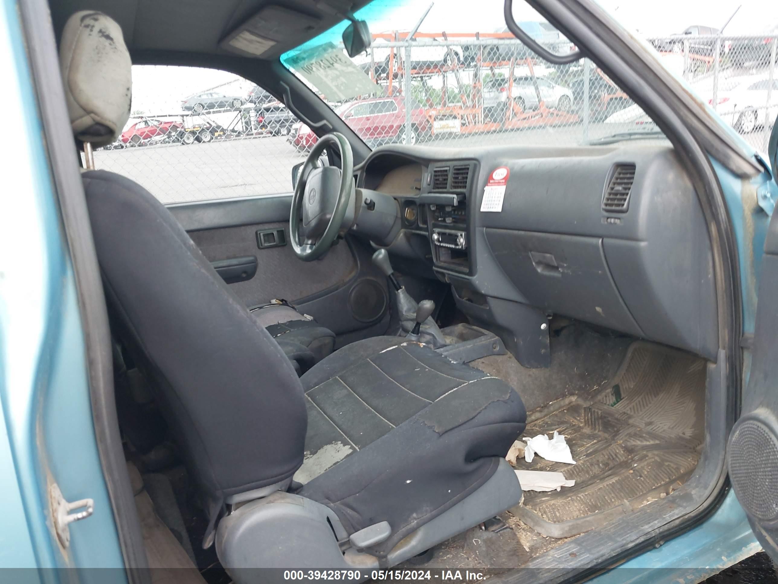 Photo 4 VIN: 4TAUN73C3SZ033635 - TOYOTA TACOMA 