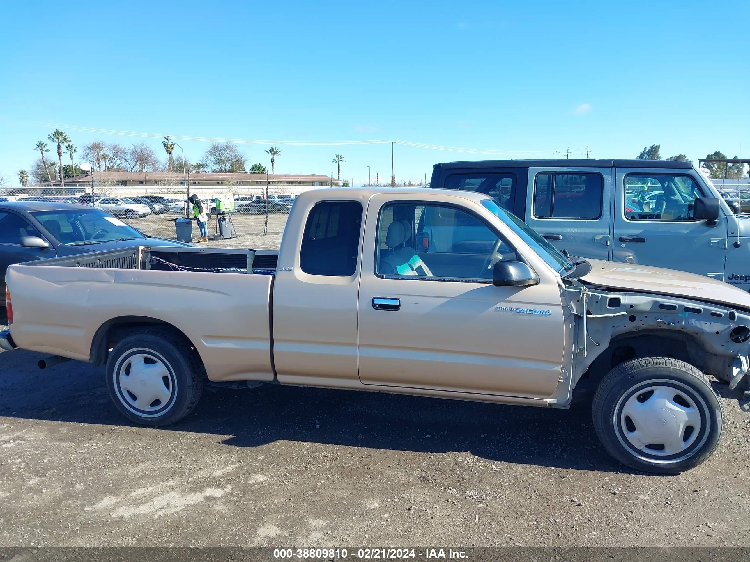 Photo 13 VIN: 4TAVL52N2YZ599974 - TOYOTA TACOMA 