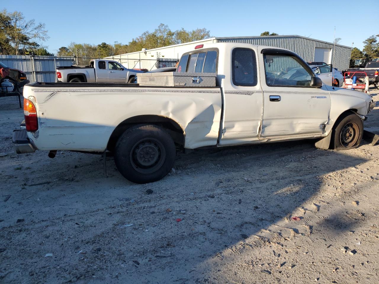 Photo 2 VIN: 4TAVL52N3TZ093496 - TOYOTA TACOMA 