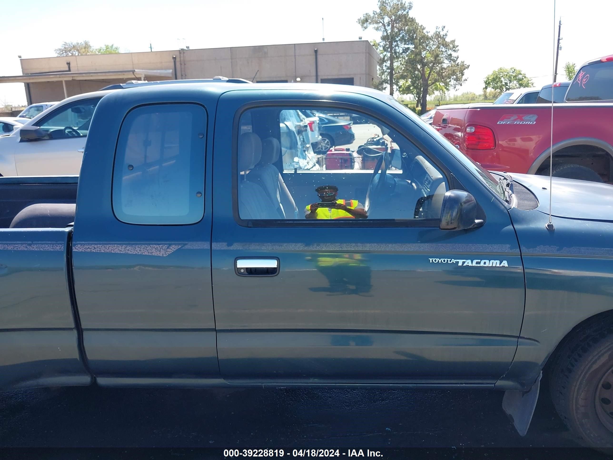 Photo 12 VIN: 4TAVL52N8TZ123799 - TOYOTA TACOMA 