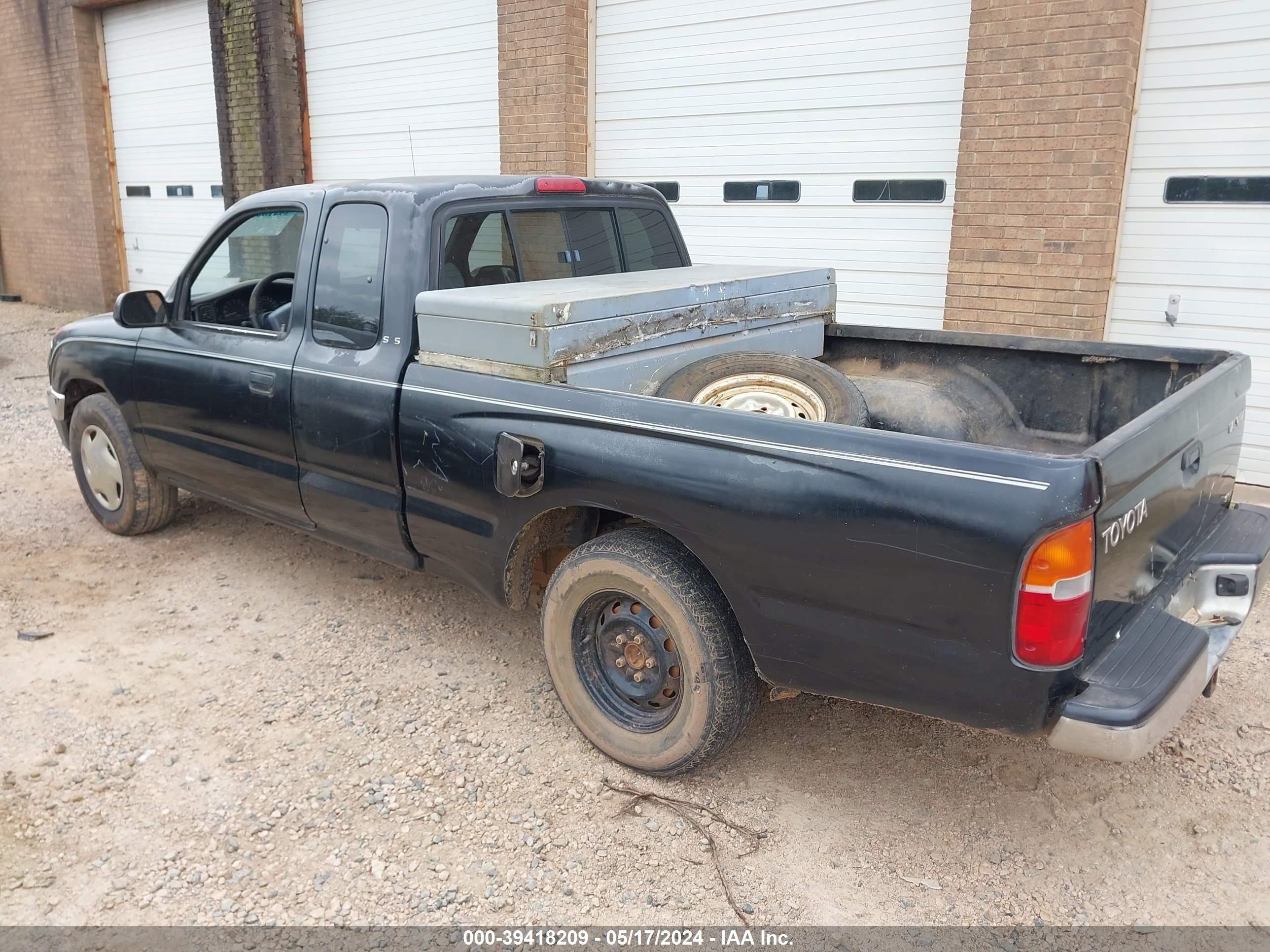 Photo 2 VIN: 4TAVL52N8YZ628779 - TOYOTA TACOMA 