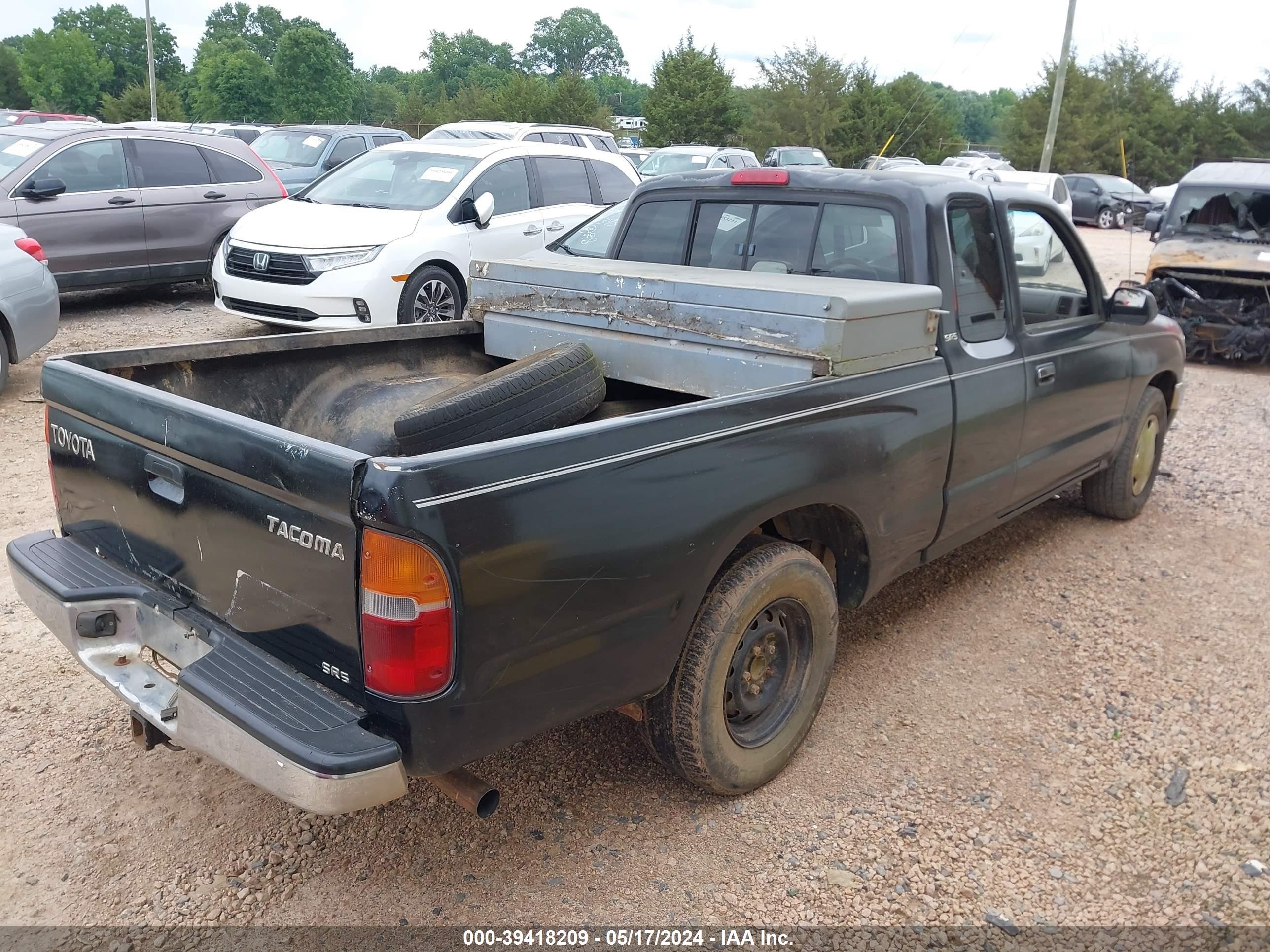 Photo 3 VIN: 4TAVL52N8YZ628779 - TOYOTA TACOMA 