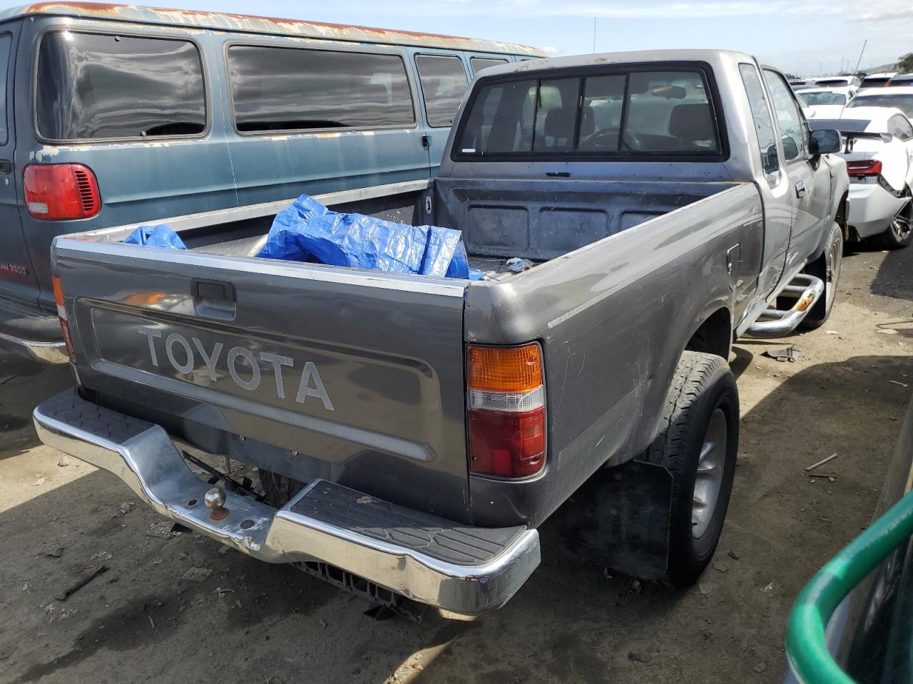 Photo 2 VIN: 4TAVN13D2PZ126843 - TOYOTA PICKUP 