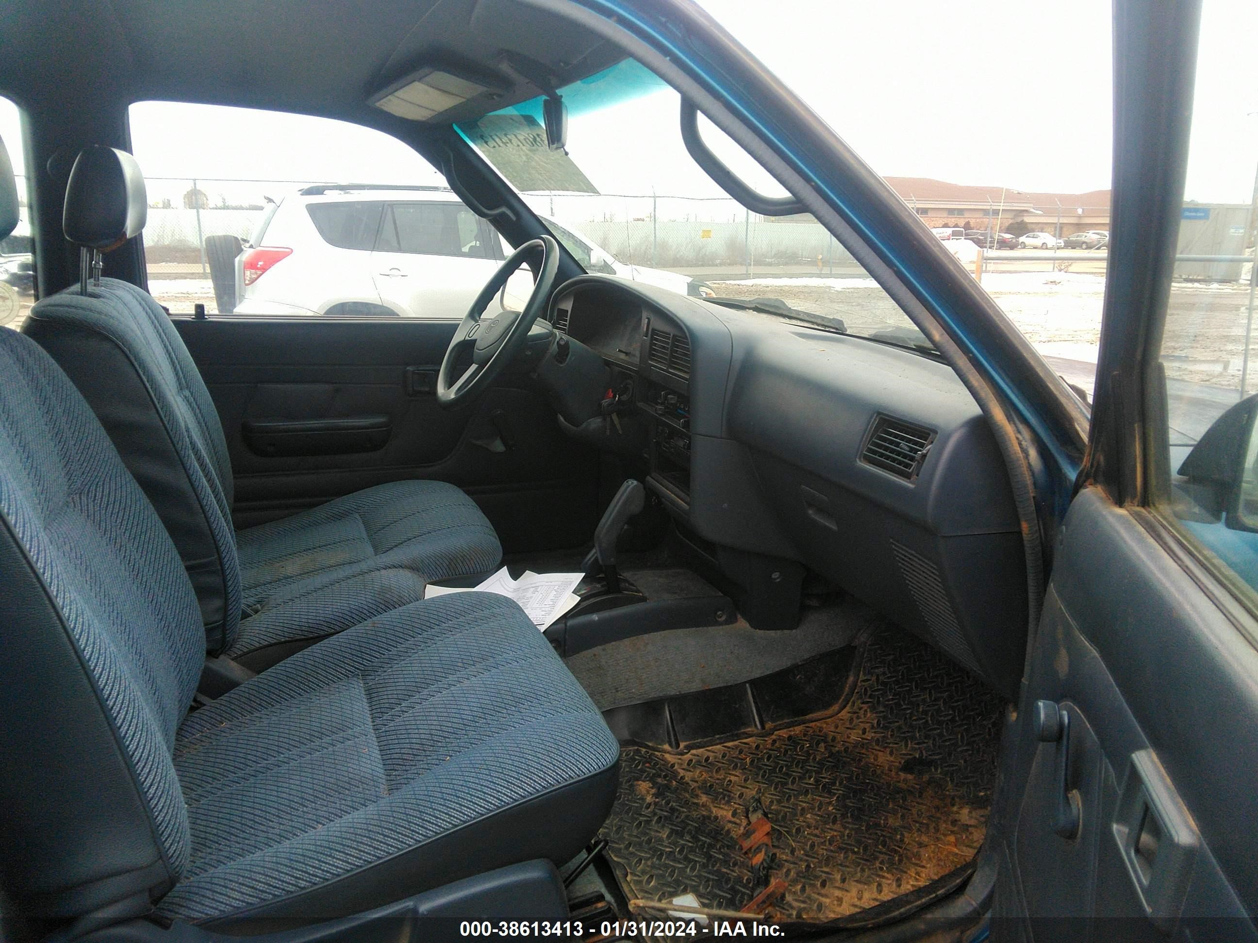 Photo 4 VIN: 4TAVN13D6RZ232490 - TOYOTA PICKUP 