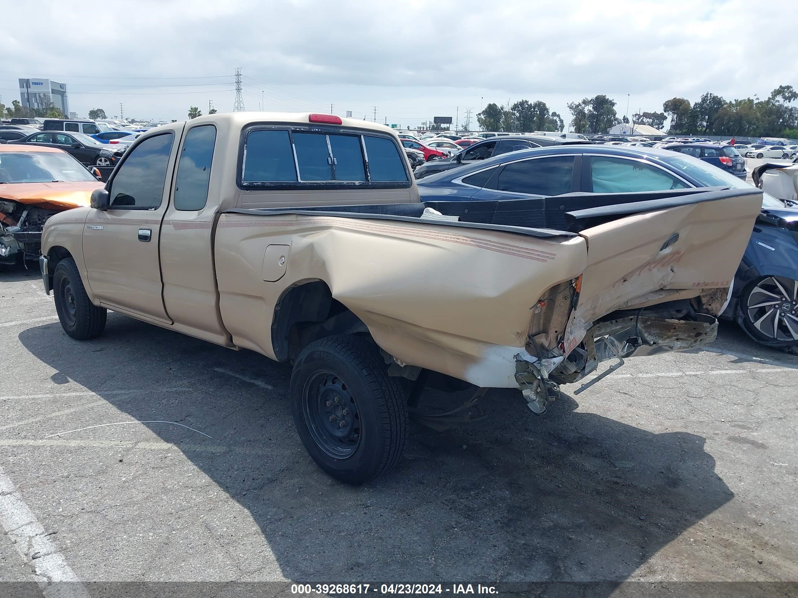 Photo 2 VIN: 4TAVN52N3TZ137796 - TOYOTA TACOMA 