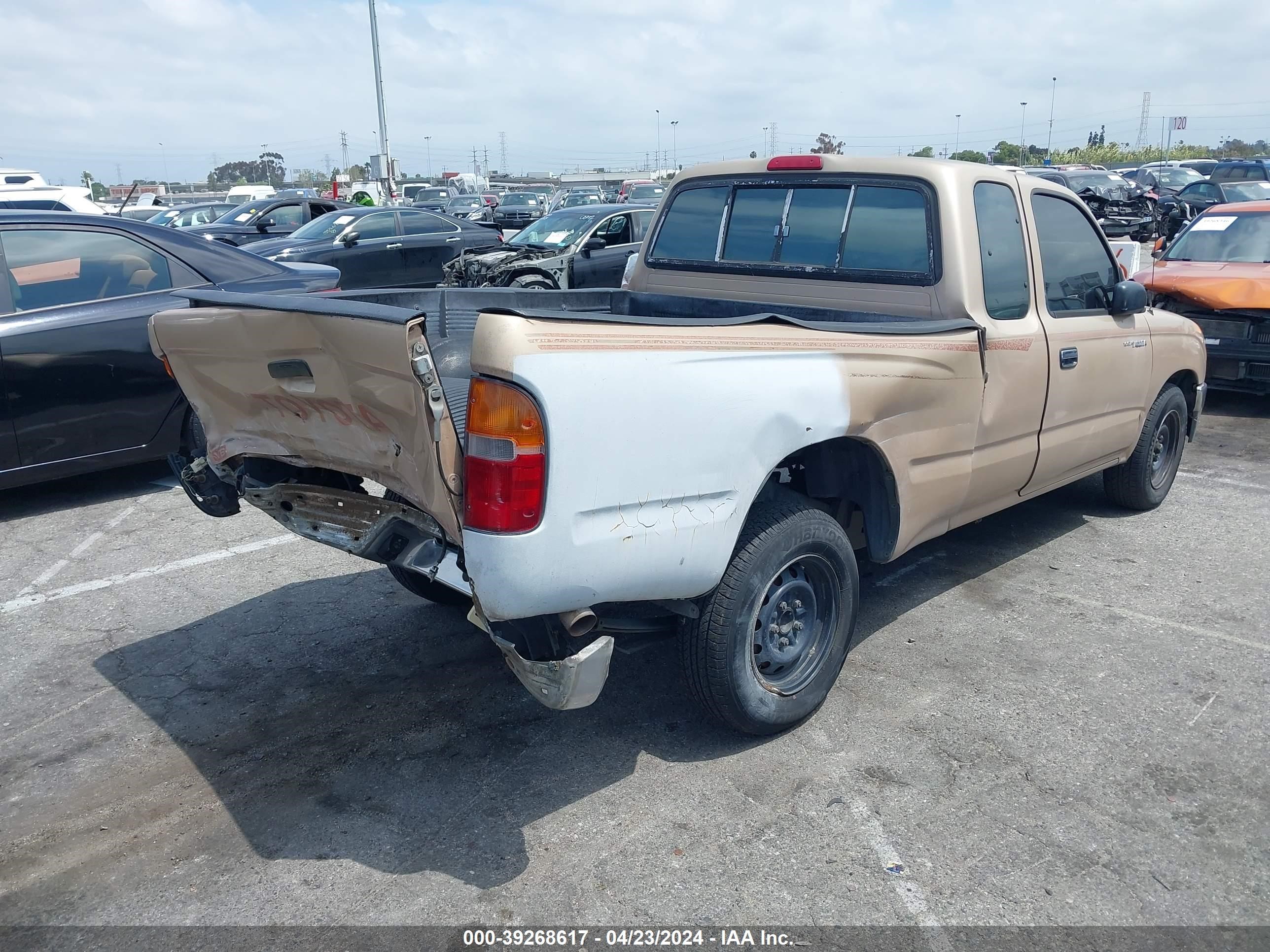 Photo 3 VIN: 4TAVN52N3TZ137796 - TOYOTA TACOMA 