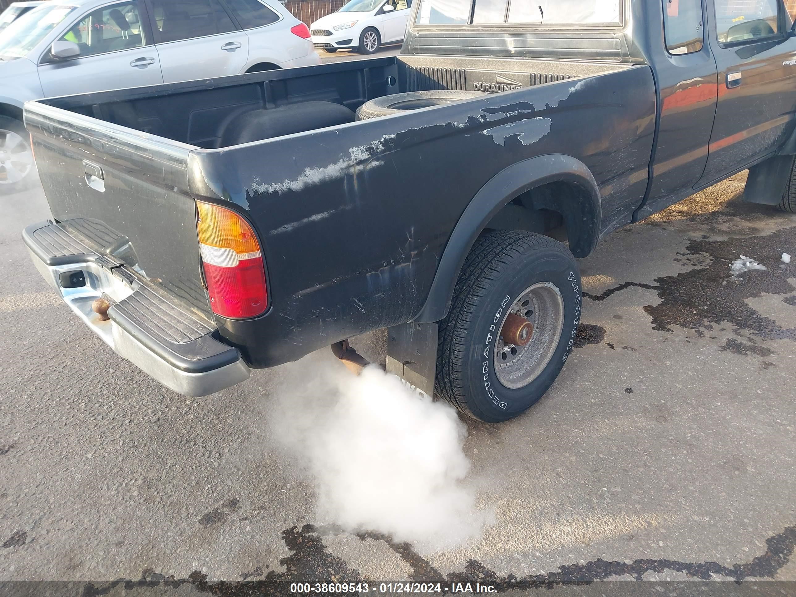 Photo 5 VIN: 4TAWM72N0VZ228000 - TOYOTA TACOMA 