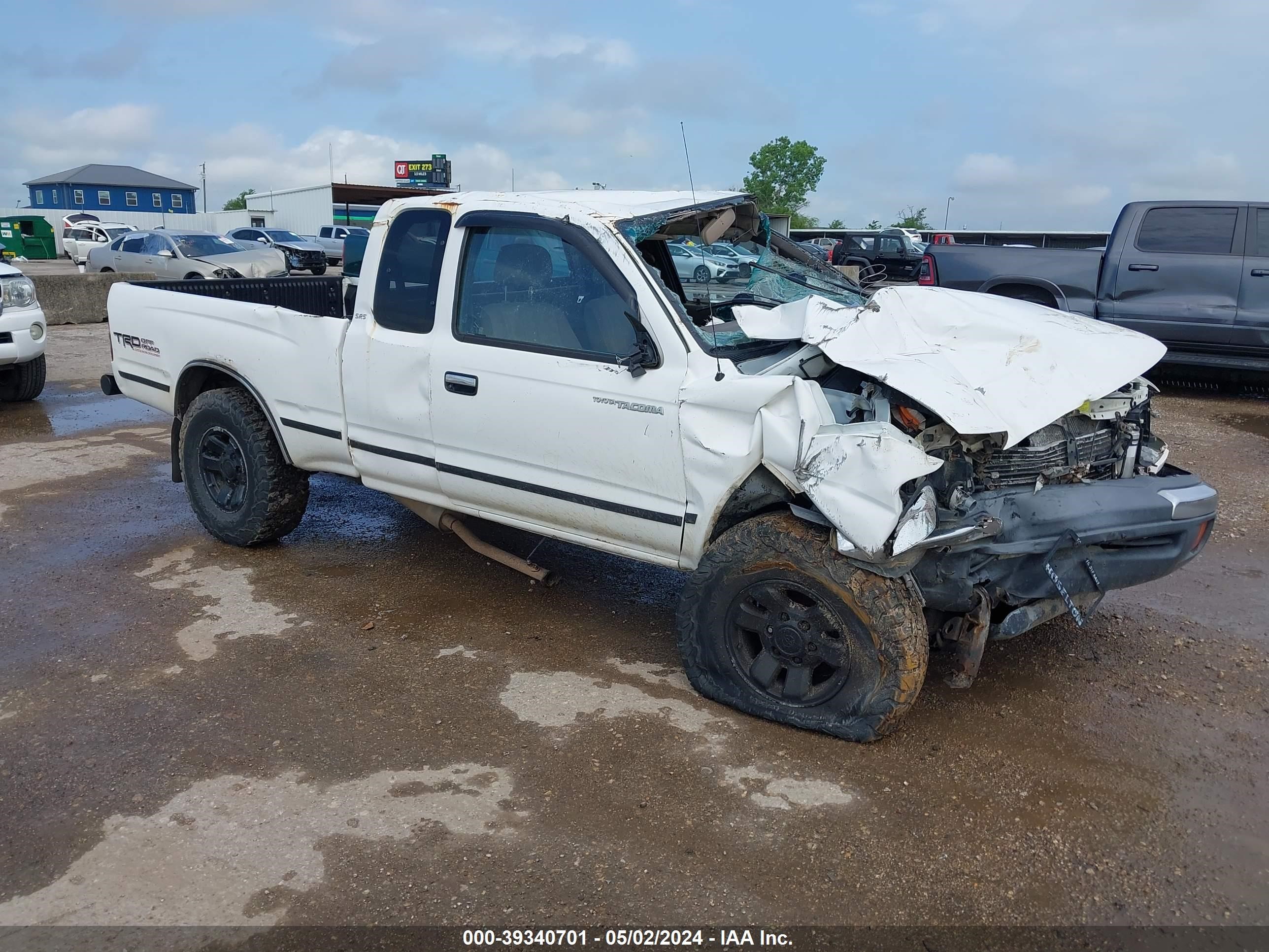 Photo 0 VIN: 4TAWM72N0YZ577369 - TOYOTA TACOMA 