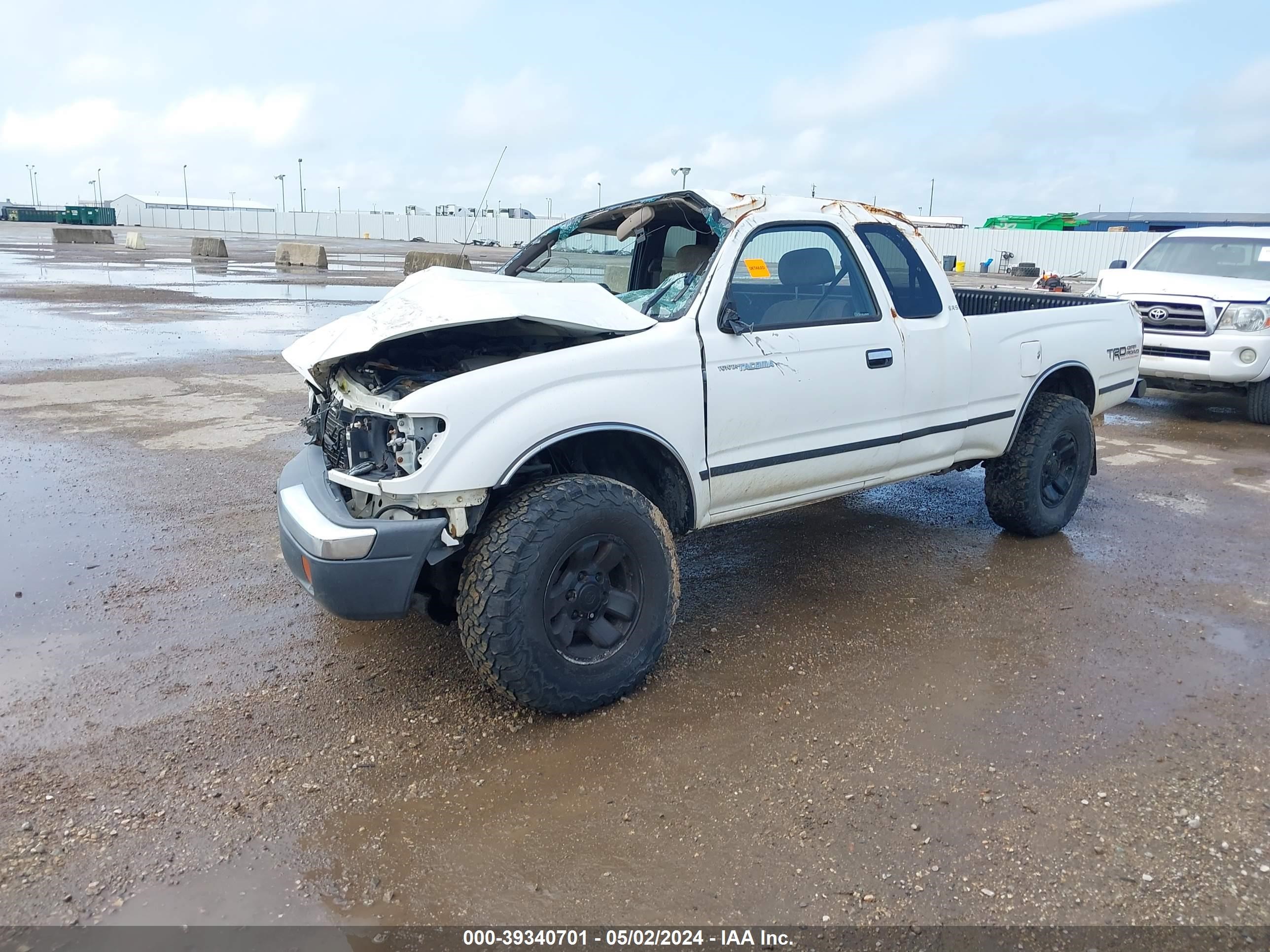 Photo 1 VIN: 4TAWM72N0YZ577369 - TOYOTA TACOMA 