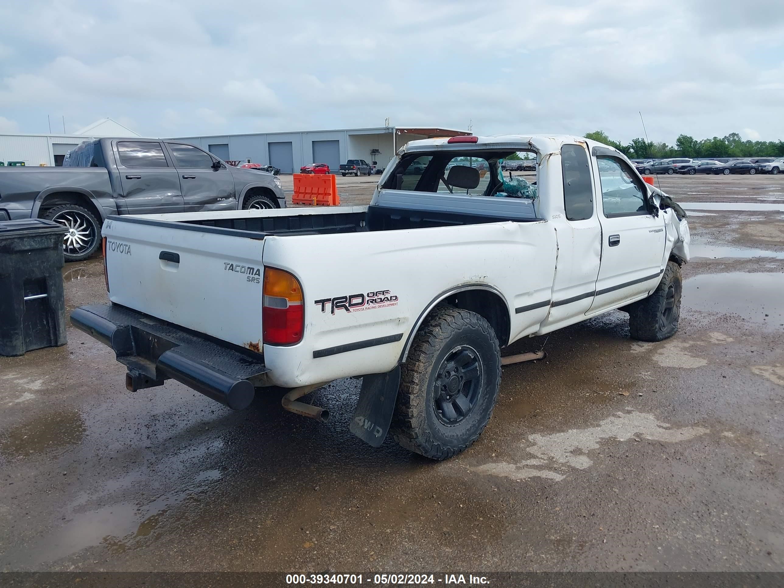 Photo 3 VIN: 4TAWM72N0YZ577369 - TOYOTA TACOMA 