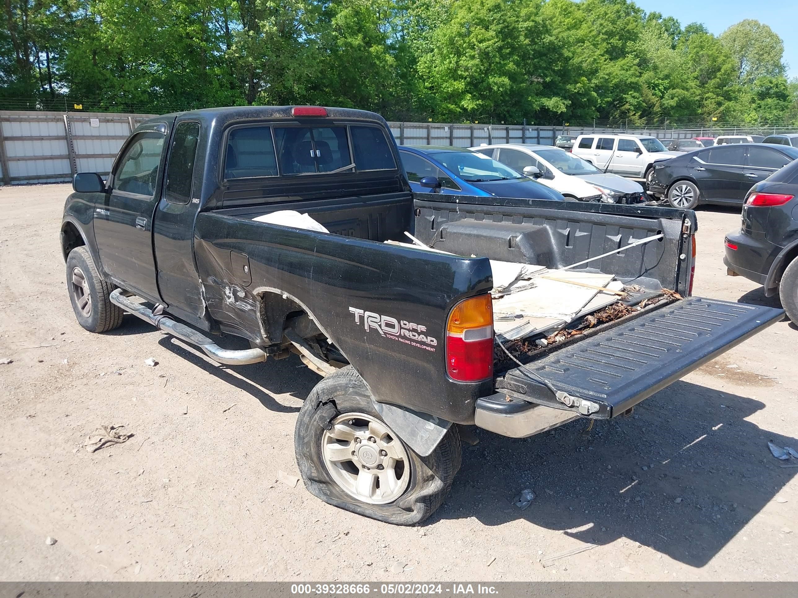 Photo 2 VIN: 4TAWM72N7XZ408187 - TOYOTA TACOMA 